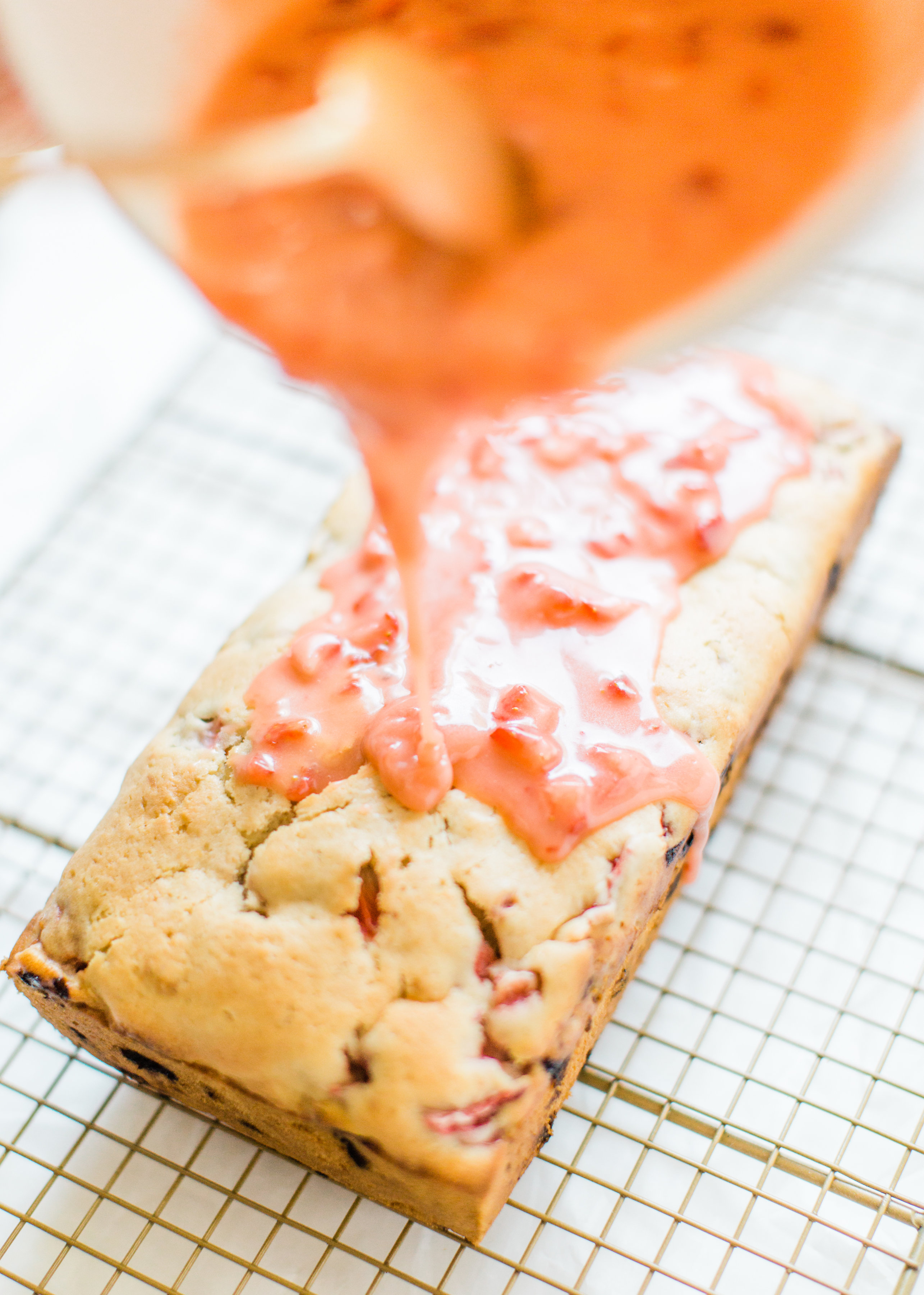 #strawberrybread #quickbread #dessert #strawberrycake Click through for the recipe. | glitterinc.com | @glitterinc