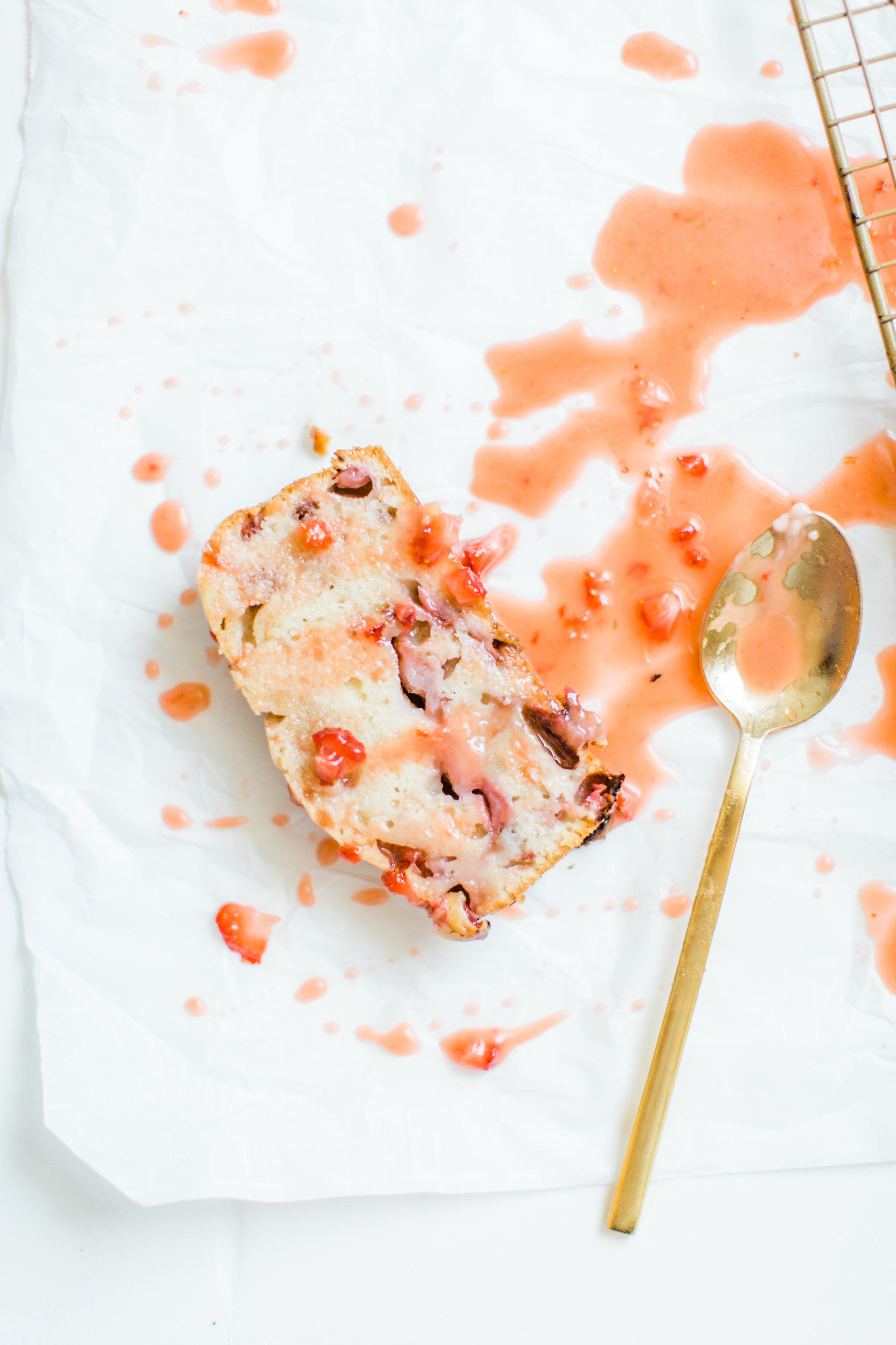 #strawberrybread #quickbread #dessert #strawberrycake Click through for the recipe. | glitterinc.com | @glitterinc