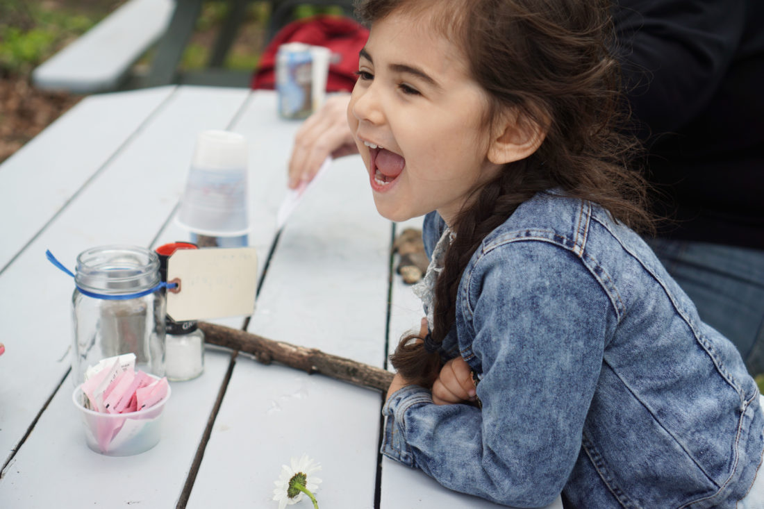 Looking for an amazing and quintessentially Maine experience for the whole family? Cabbage Island Clambakes in Boothbar Harbor, Maine are one of our all-time favorite adventures. Click through for our vacation destination details. | glitterinc.com | @glitterinc