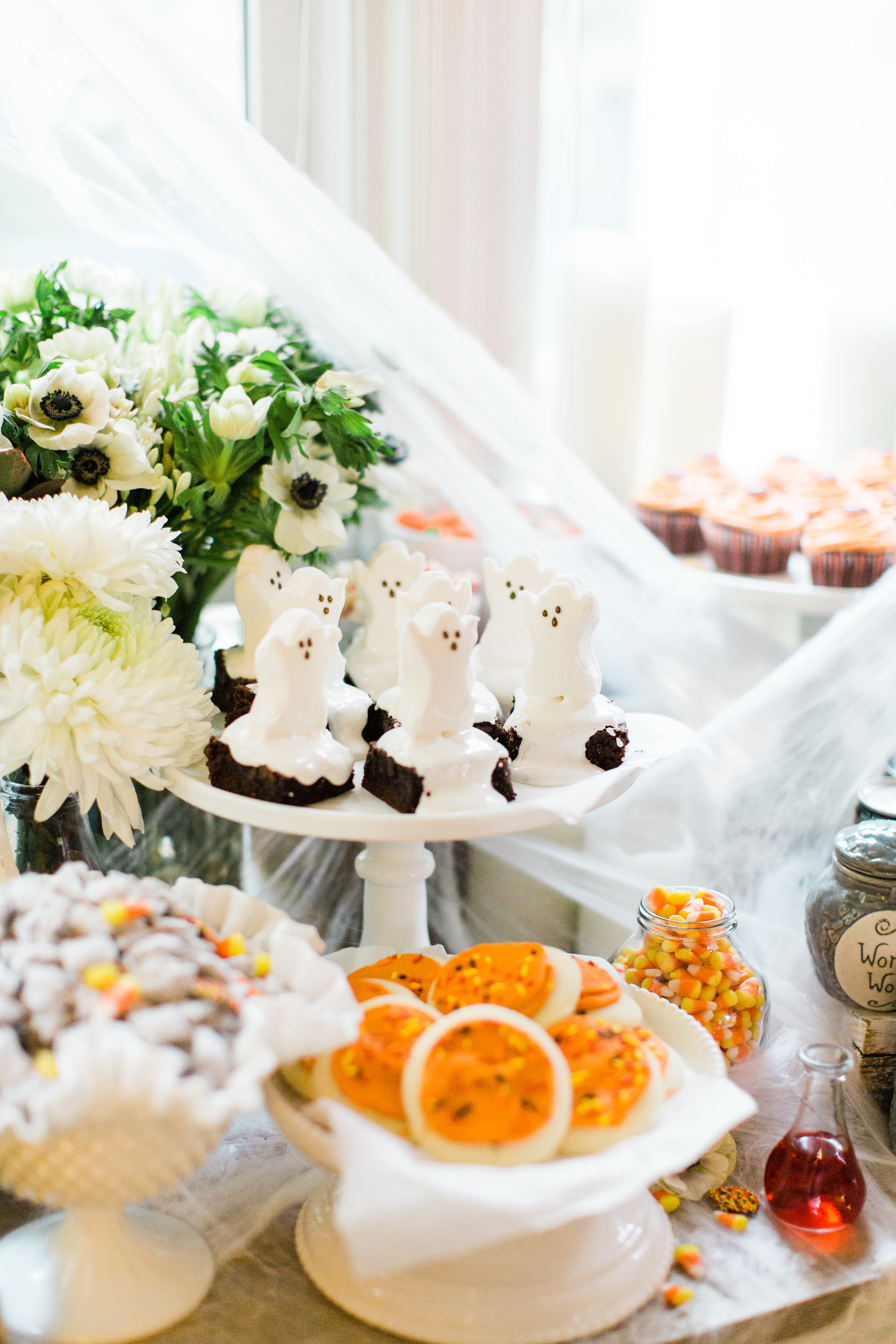 Create your own spooky Eat, Sip, and Be Scary Halloween Party Station for your next haunted bash! #Halloween #HalloweenParty #HalloweenDecor #halloweencandy #halloweendessert #dessertstation | glitterinc.com | @glitterinc