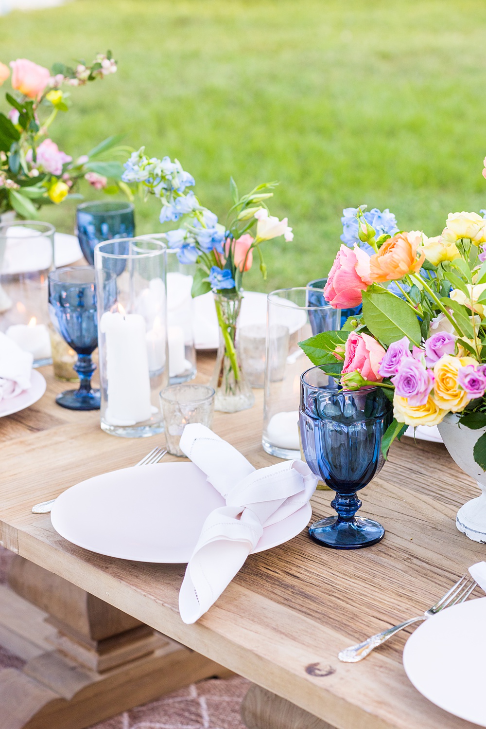 Step inside this colorful outdoor bohemian thirtieth birthday party. Full of color, lush garden flowers, #gardenparty #birthdayparty #bohemianparty #unicornparty #styledshoot #backyardparty #flowers | glitterinc.com | @glitterinc