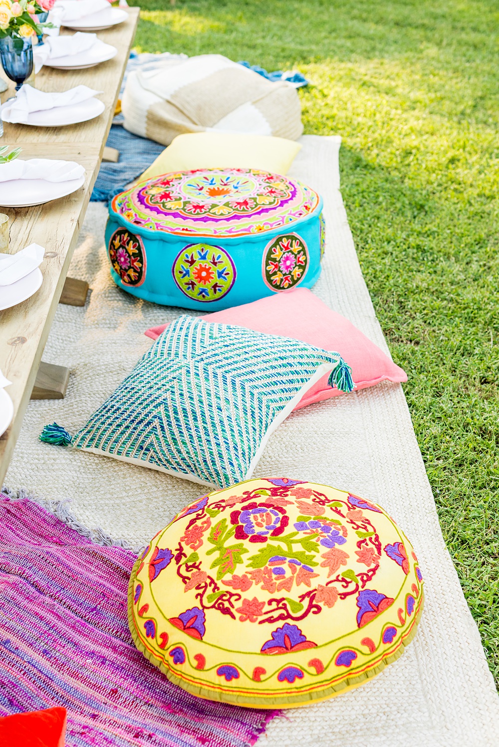 Step inside this colorful outdoor bohemian thirtieth birthday party. Full of color, lush garden flowers, and the yummiest vegan unicorn confetti cakes you ever did find! Click through for the details. Mikkel Paige Photography #gardenparty #birthdayparty #bohemianparty #unicornparty #styledshoot #backyardparty #flowers | glitterinc.com | @glitterinc