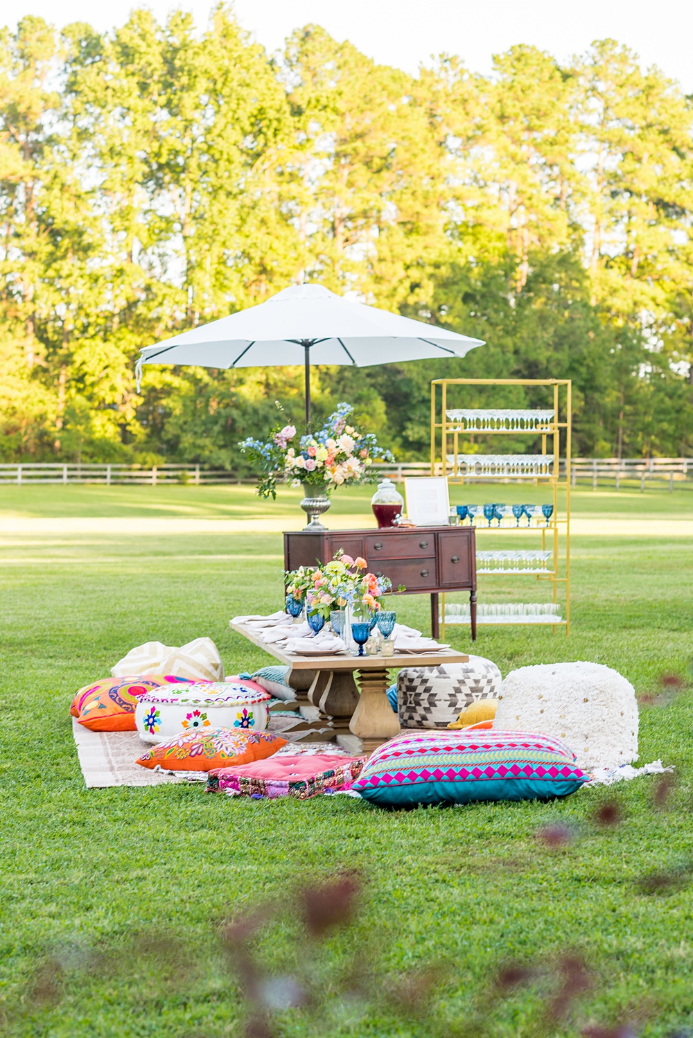 Step inside this colorful outdoor bohemian thirtieth birthday party. Full of color, lush garden flowers, and the yummiest vegan unicorn confetti cakes you ever did find! Click through for the details. Mikkel Paige Photography #gardenparty #birthdayparty #bohemianparty #unicornparty #styledshoot #backyardparty #flowers | glitterinc.com | @glitterinc