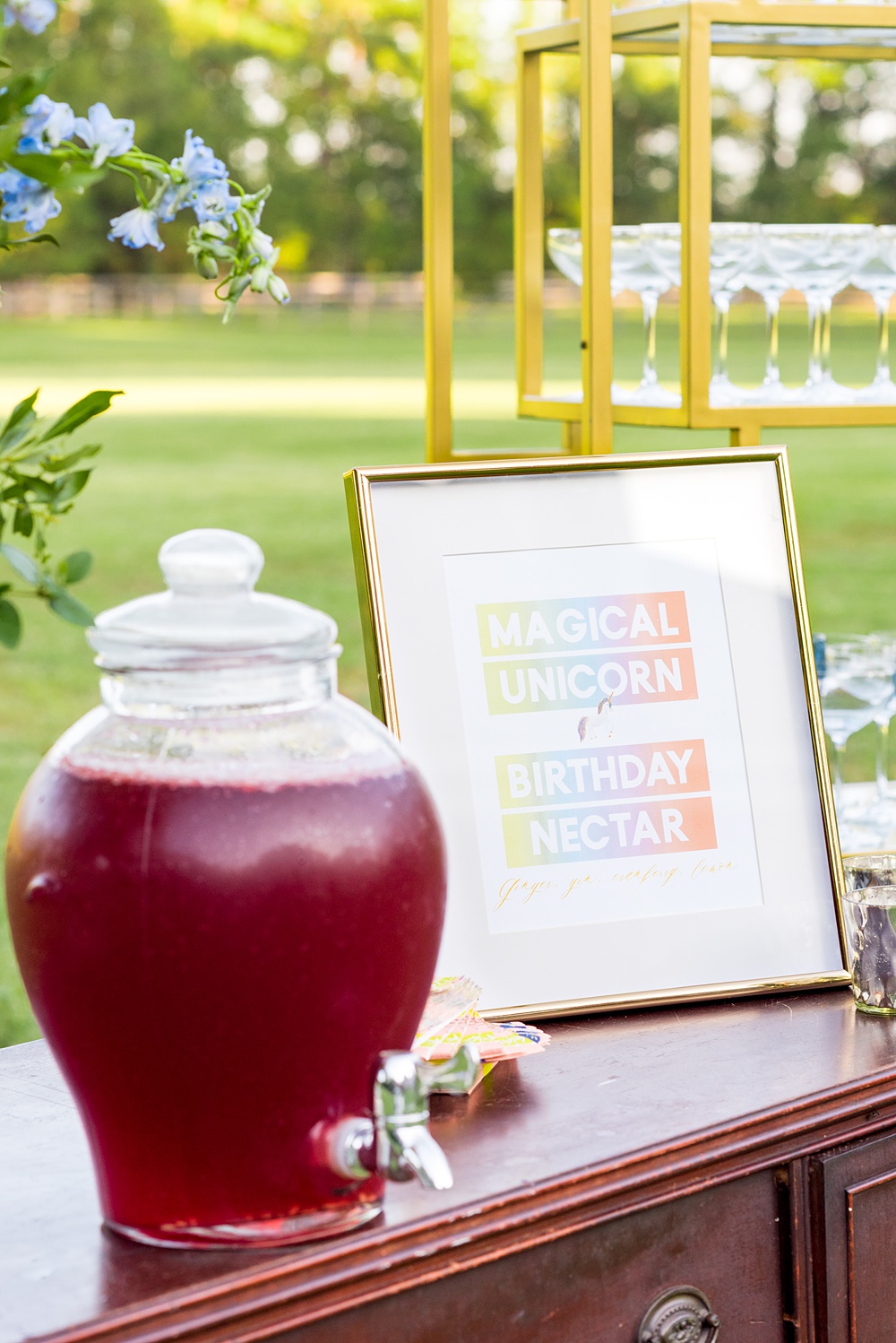 Step inside this colorful outdoor bohemian thirtieth birthday party. Full of color, lush garden flowers, and the yummiest vegan unicorn confetti cakes you ever did find! Click through for the details. Mikkel Paige Photography #gardenparty #birthdayparty #bohemianparty #unicornparty #styledshoot #backyardparty #flowers | glitterinc.com | @glitterinc