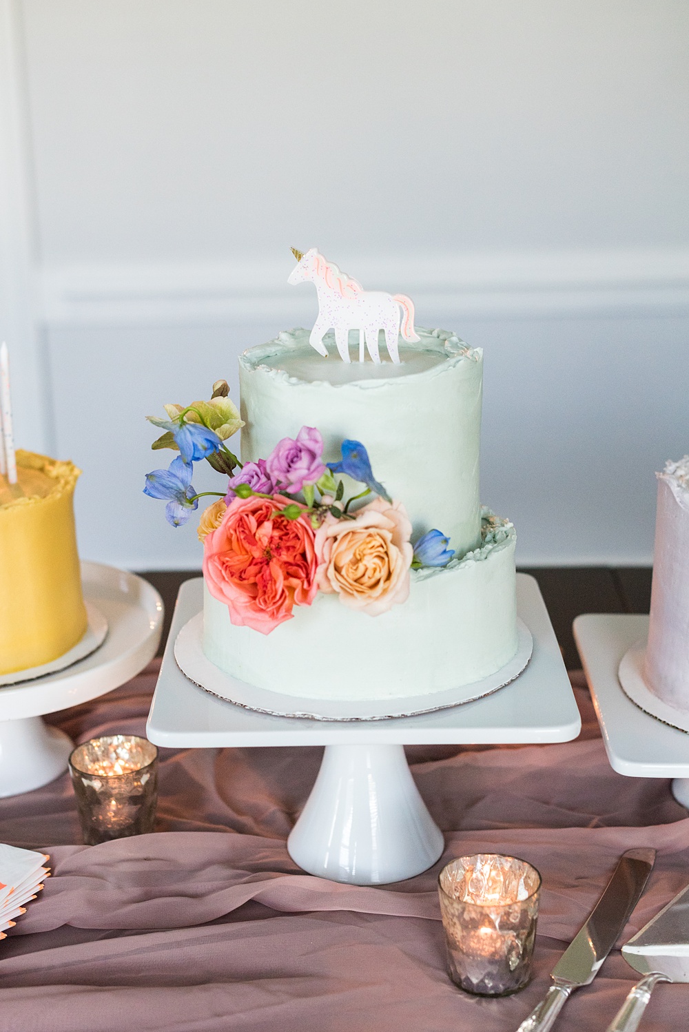 Step inside this colorful outdoor bohemian thirtieth birthday party. Full of color, lush garden flowers, and the yummiest vegan unicorn confetti cakes you ever did find! Click through for the details. Mikkel Paige Photography #gardenparty #birthdayparty #bohemianparty #unicornparty #styledshoot #backyardparty #flowers | glitterinc.com | @glitterinc