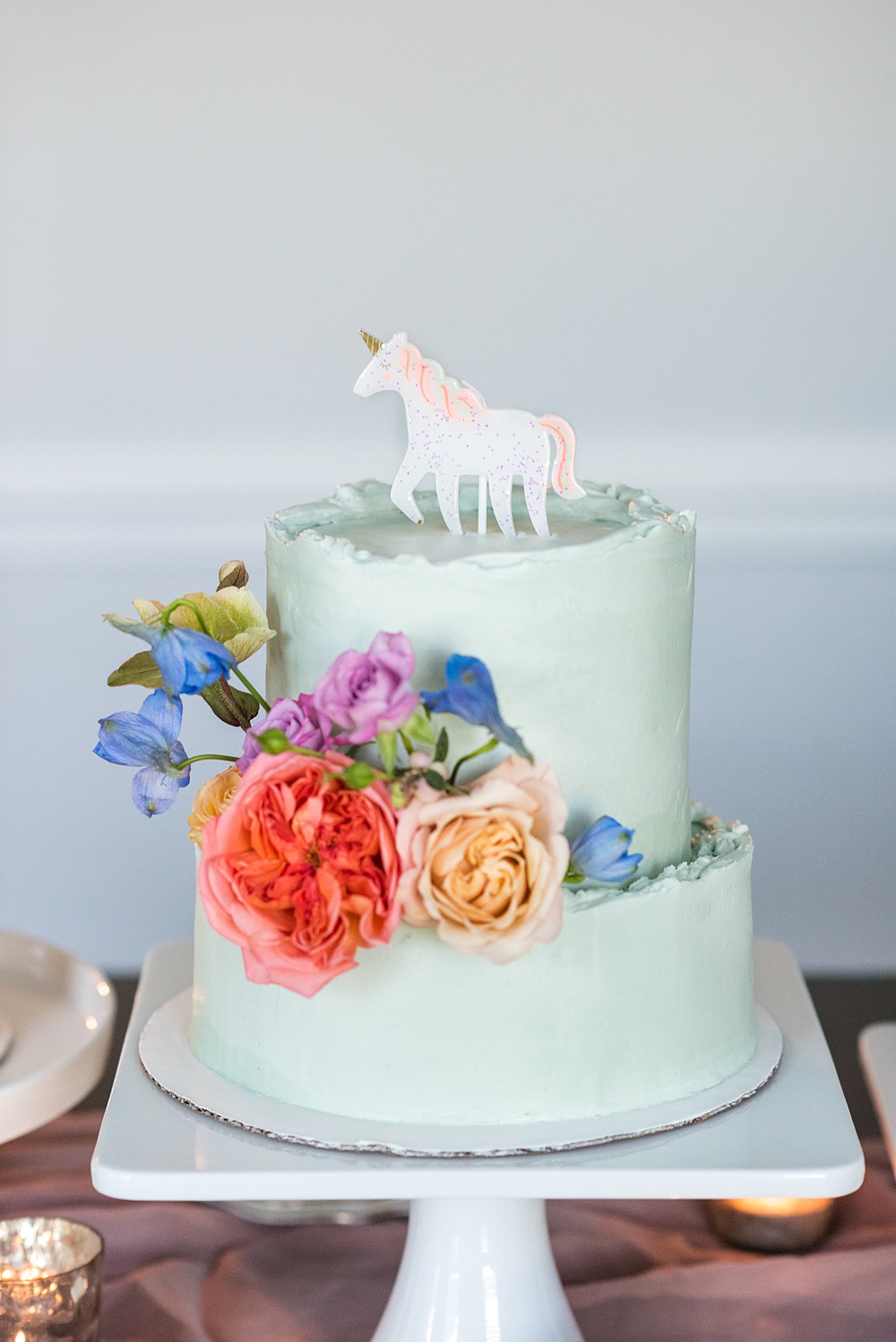 Step inside this colorful outdoor bohemian thirtieth birthday party. Full of color, lush garden flowers, and the yummiest vegan unicorn confetti cakes you ever did find! Click through for the details. Mikkel Paige Photography #gardenparty #birthdayparty #bohemianparty #unicornparty #styledshoot #backyardparty #flowers | glitterinc.com | @glitterinc