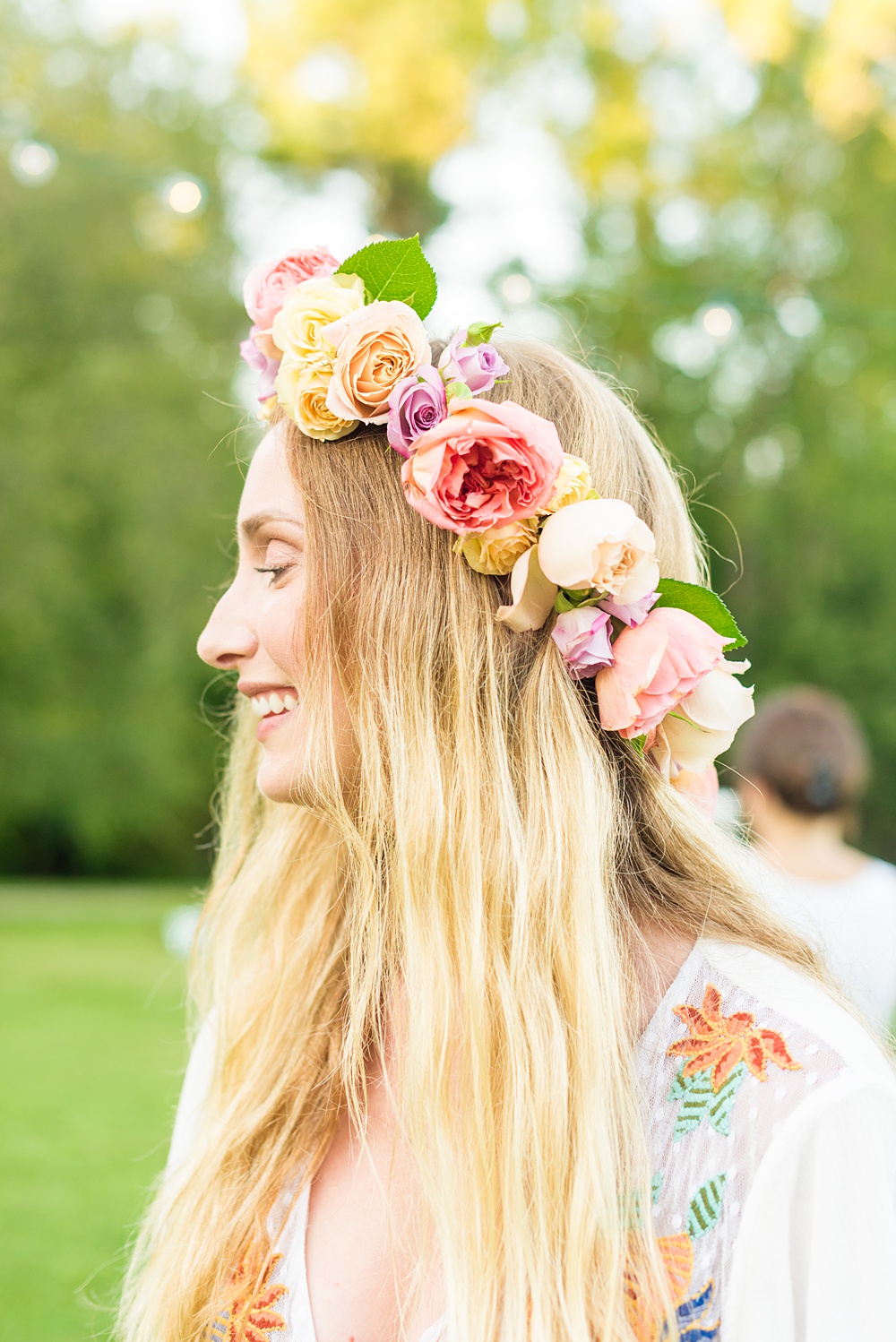 Step inside this colorful outdoor bohemian thirtieth birthday party. Full of color, lush garden flowers, and the yummiest vegan unicorn confetti cakes you ever did find! Click through for the details. Mikkel Paige Photography #gardenparty #birthdayparty #bohemianparty #styledshoot #backyardparty #flowers | glitterinc.com | @glitterinc