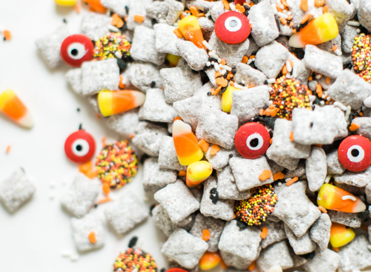 Halloween "Puppy Chow" Muddy Buddies