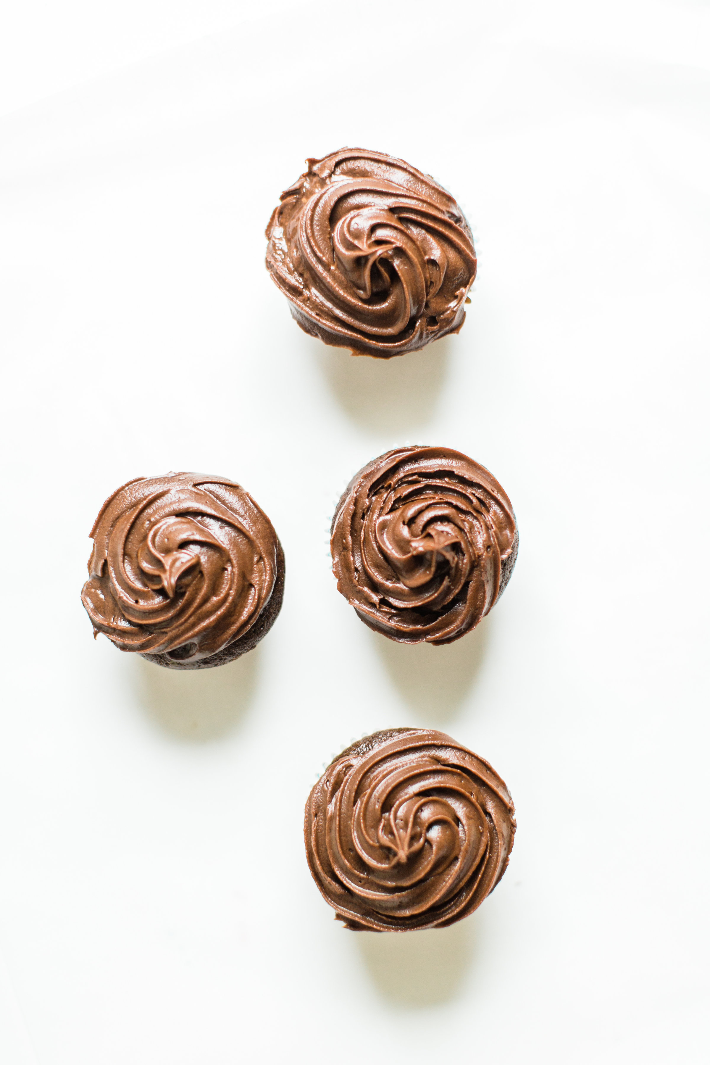 Make these fluffy, moist, and delicious chocolate cupcakes 