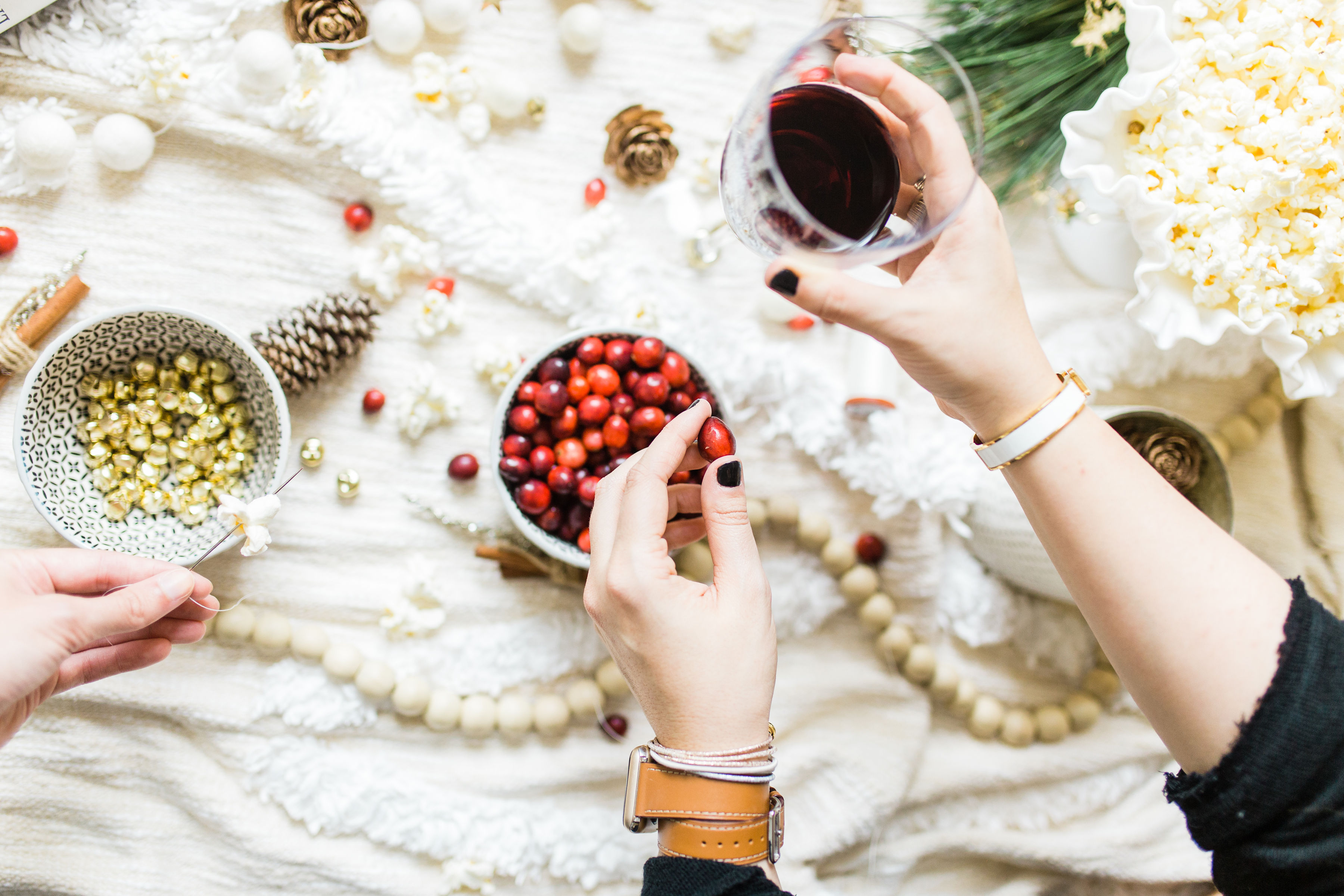 Looking for your next holiday party idea? Sip on wine and nibble on snacks while you make beautiful DIY holiday garlands with friends! (Bonus: The DIY holiday garland making party sets the stage for the perfect girls night in!) Click through for the details. #holidayparty #christmasparty #diychristmas #diyholidays #garland #holidaygarland #diyholidaygarland #diygarland #christmasgarland #holidaygirlsnight #christmasgirlsnight | glitterinc.com | @glitterinc