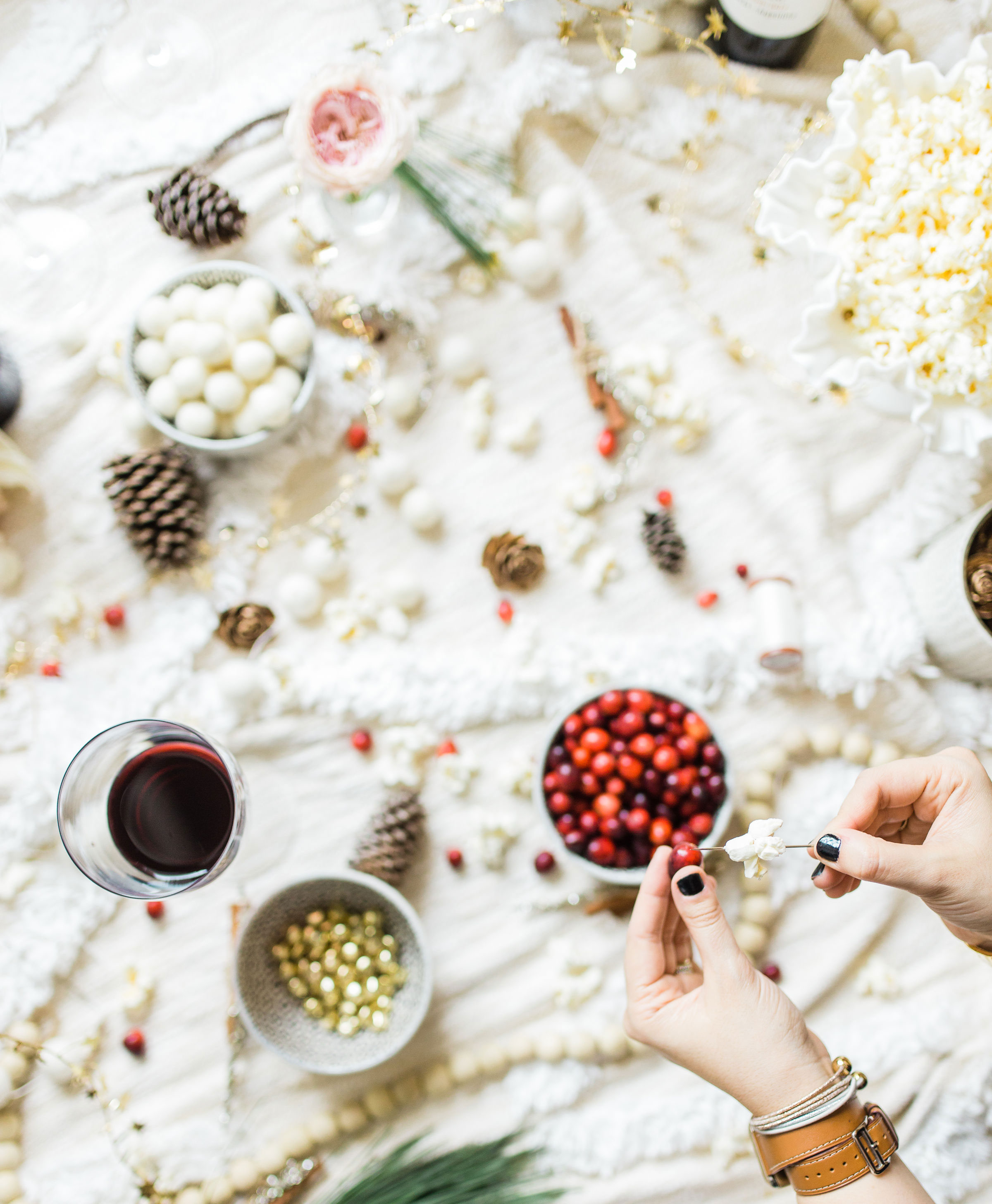 Looking for your next holiday party idea? Sip on wine and nibble on snacks while you make beautiful DIY holiday garlands with friends! (Bonus: The DIY holiday garland making party sets the stage for the perfect girls night in!) Click through for the details. #holidayparty #christmasparty #diychristmas #diyholidays #garland #holidaygarland #diyholidaygarland #diygarland #christmasgarland #holidaygirlsnight #christmasgirlsnight | glitterinc.com | @glitterinc