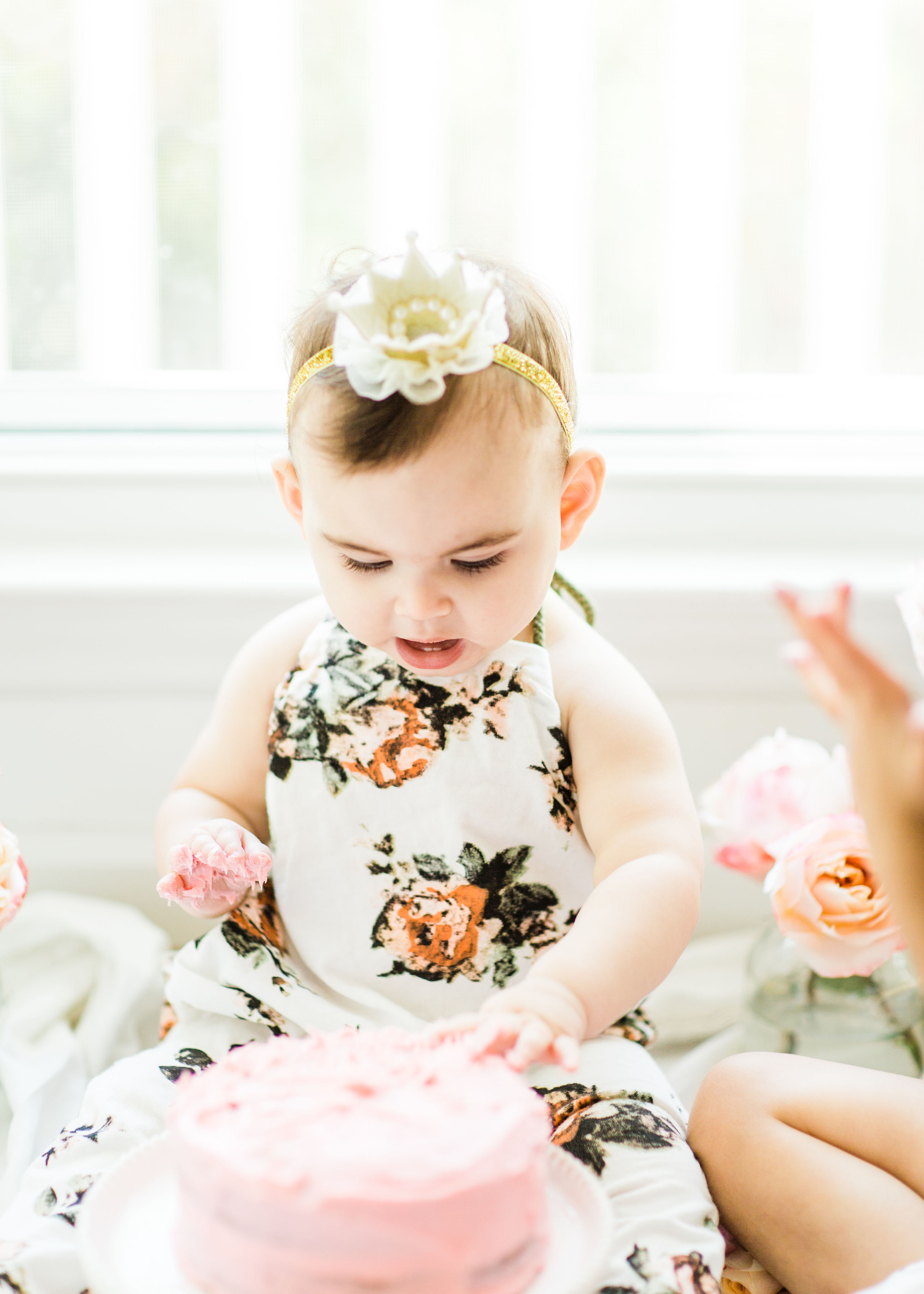 Looking for a little inspiration for baby's first birthday cake smash photo shoot? We're keeping it simple and adorable for Emmeline's cake smash, plus, we're sharing our favorite dairy-free vanilla crazy cake recipe! Click through for the details and #recipe. #firstbirthday #babybirthday #cakesmash #babycakesmash #cakesmashrecipe #firstbirthdaycake | glitterinc.com | @glitterinc