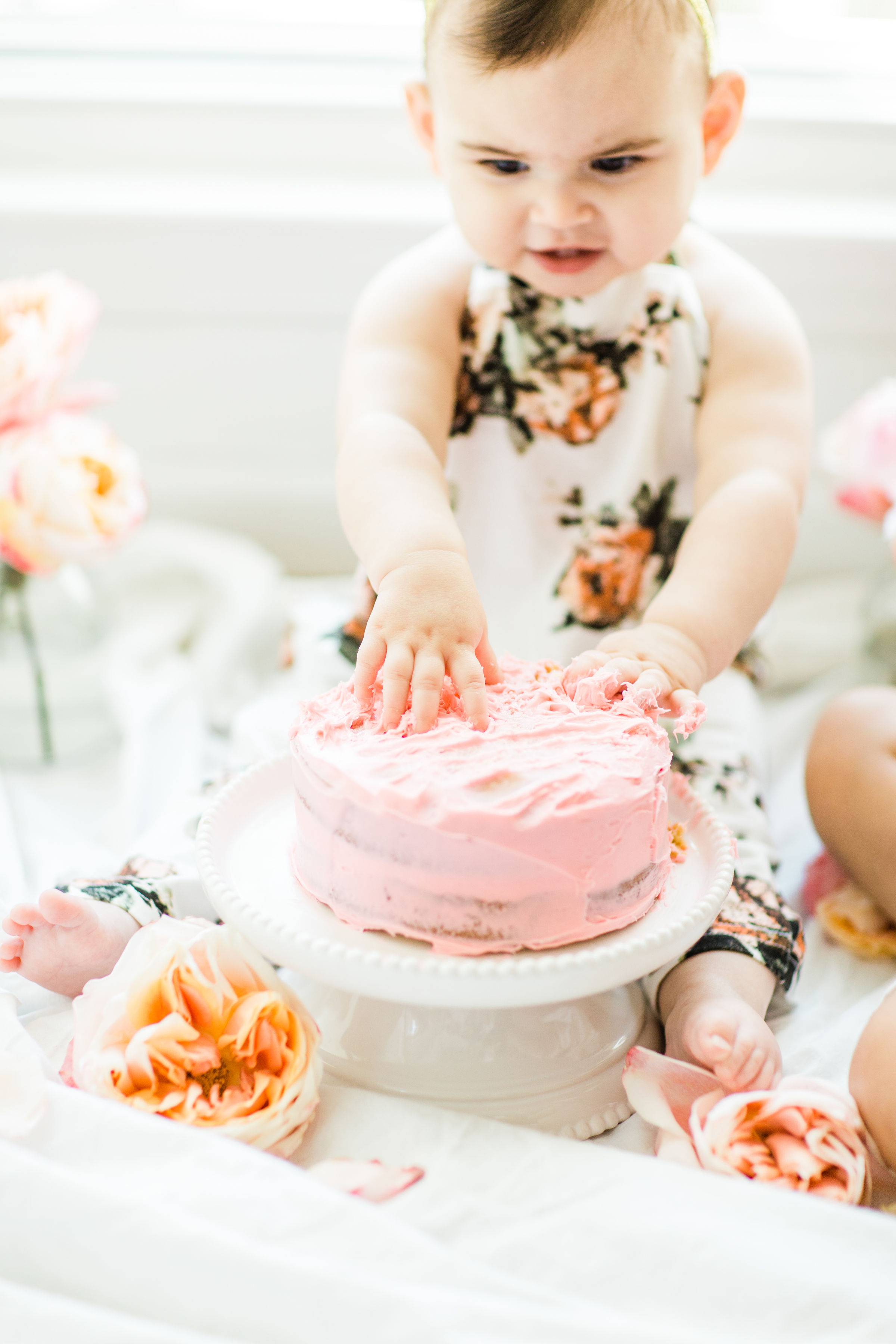 Looking for a little inspiration for baby's first birthday cake smash photo shoot? We're keeping it simple and adorable for Emmeline's cake smash, plus, we're sharing our favorite dairy-free vanilla crazy cake recipe! Click through for the details and #recipe. #firstbirthday #babybirthday #cakesmash #babycakesmash #cakesmashrecipe #firstbirthdaycake | glitterinc.com | @glitterinc