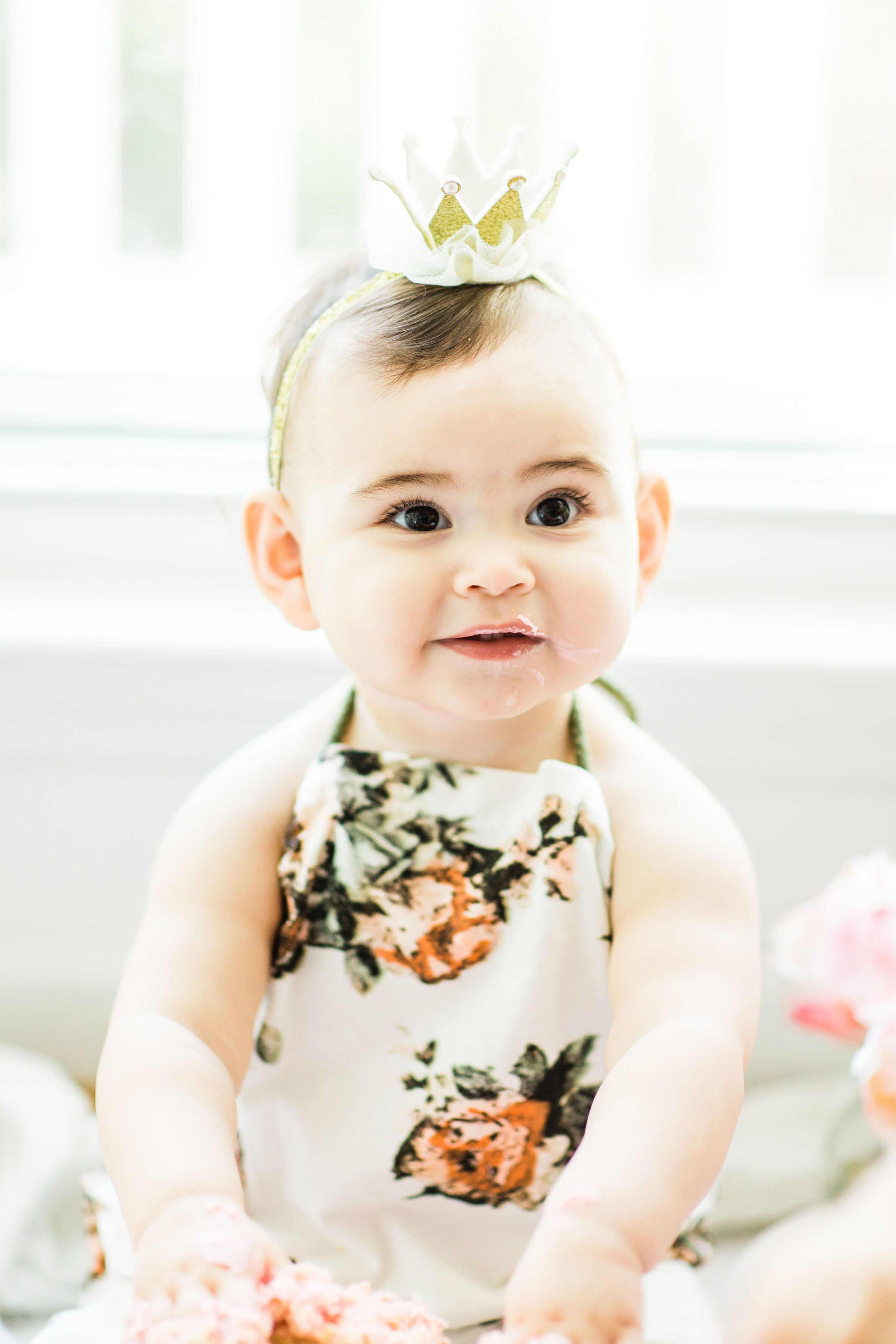 Looking for a little inspiration for baby's first birthday cake smash photo shoot? We're keeping it simple and adorable for Emmeline's cake smash, plus, we're sharing our favorite dairy-free vanilla crazy cake recipe! Click through for the details and #recipe. #firstbirthday #babybirthday #cakesmash #babycakesmash #cakesmashrecipe #firstbirthdaycake | glitterinc.com | @glitterinc