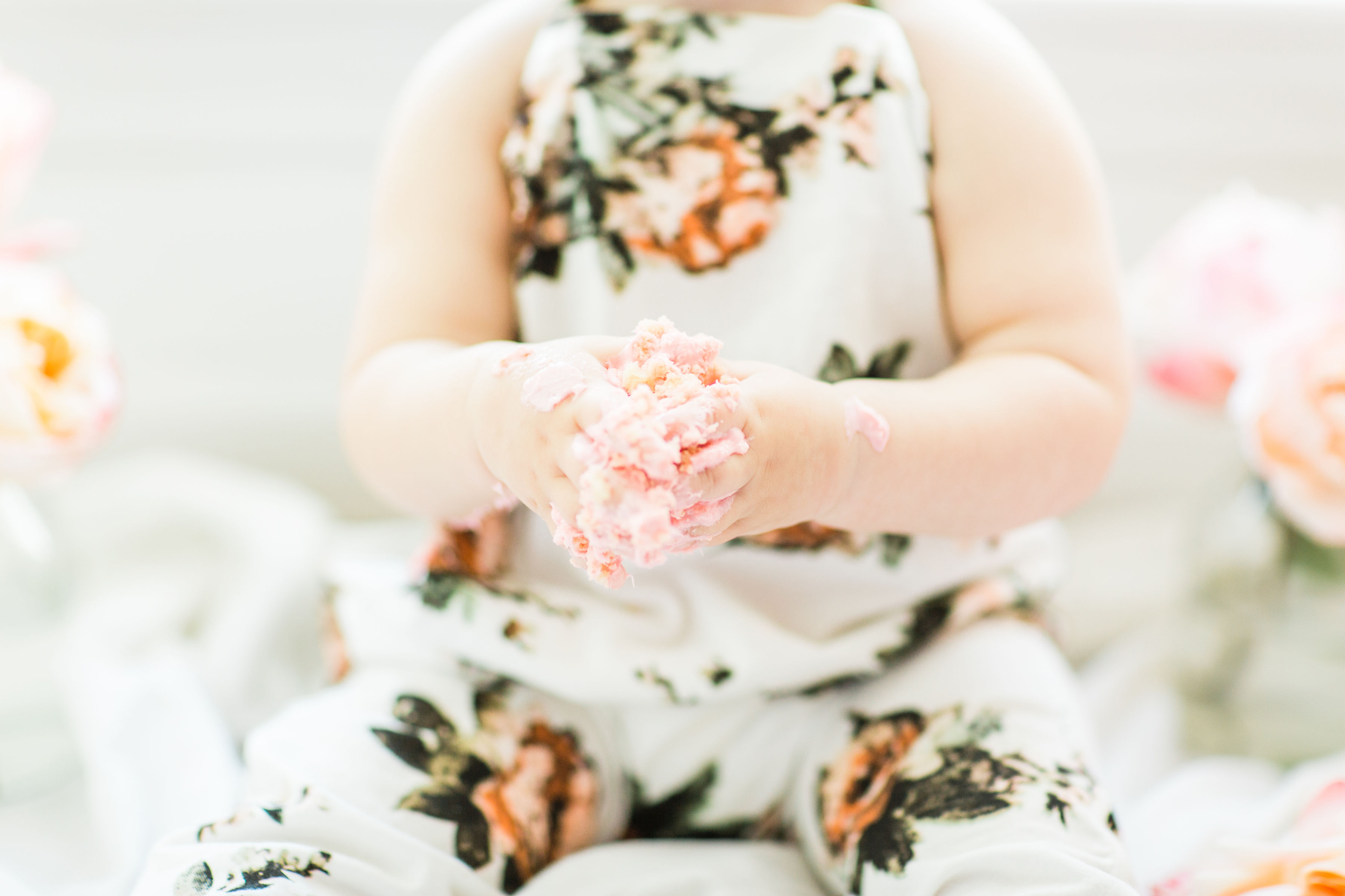 Looking for a little inspiration for baby's first birthday cake smash photo shoot? We're keeping it simple and adorable for Emmeline's cake smash, plus, we're sharing our favorite dairy-free vanilla crazy cake recipe! Click through for the details and #recipe. #firstbirthday #babybirthday #cakesmash #babycakesmash #cakesmashrecipe #firstbirthdaycake | glitterinc.com | @glitterinc