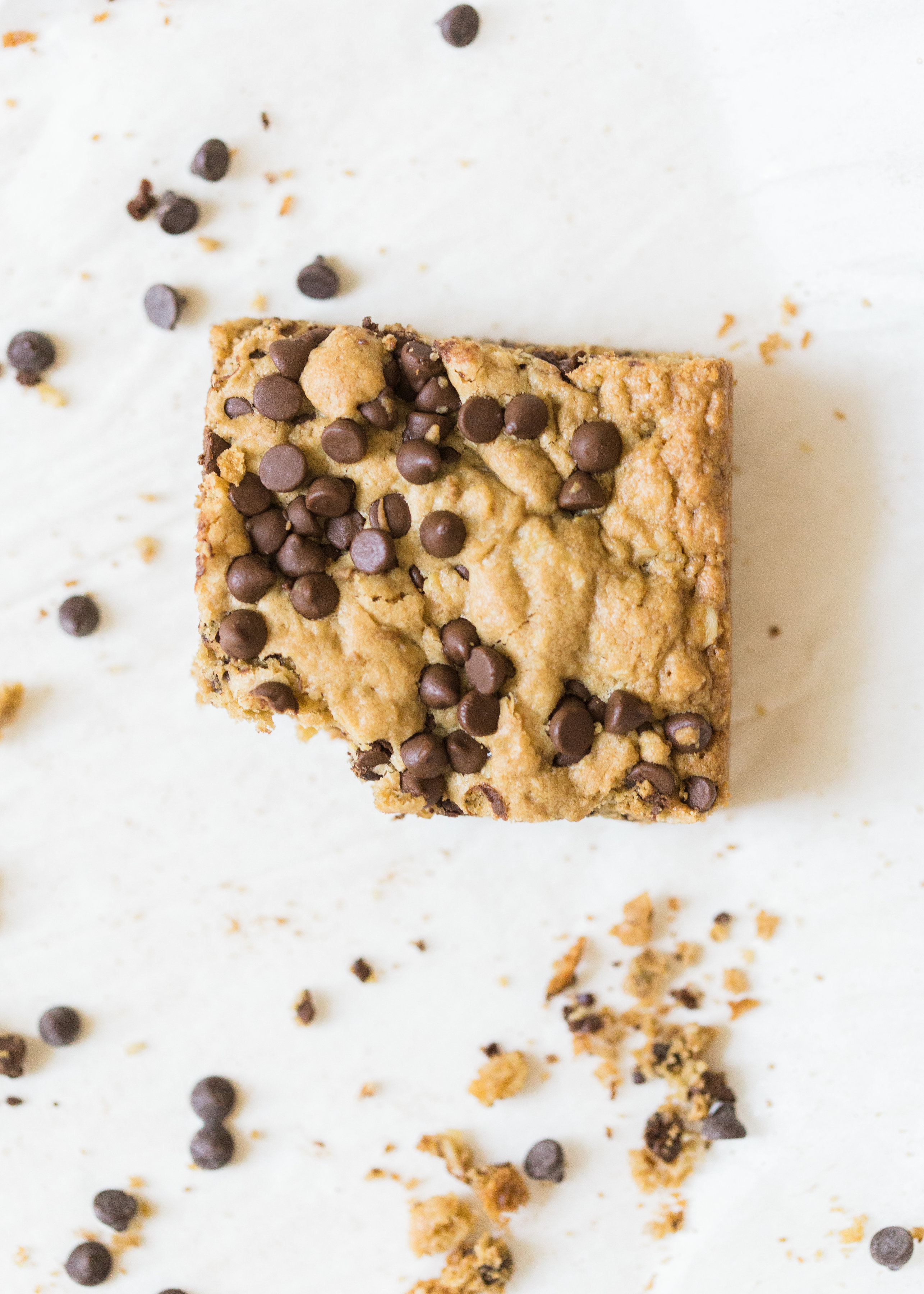 Delicious chocolate chip oatmeal cookies made extra simple by baking them up in a big batch of bars, these super moist chocolate chip oatmeal cookie bars are a favorite of our whole family, and for good reason! Click through for the #recipe. #oatmealcookies #oatmealcookiebars #cookiebars  #oatmealcookierecipe #dairyfree | glitterinc.com | @glitterinc