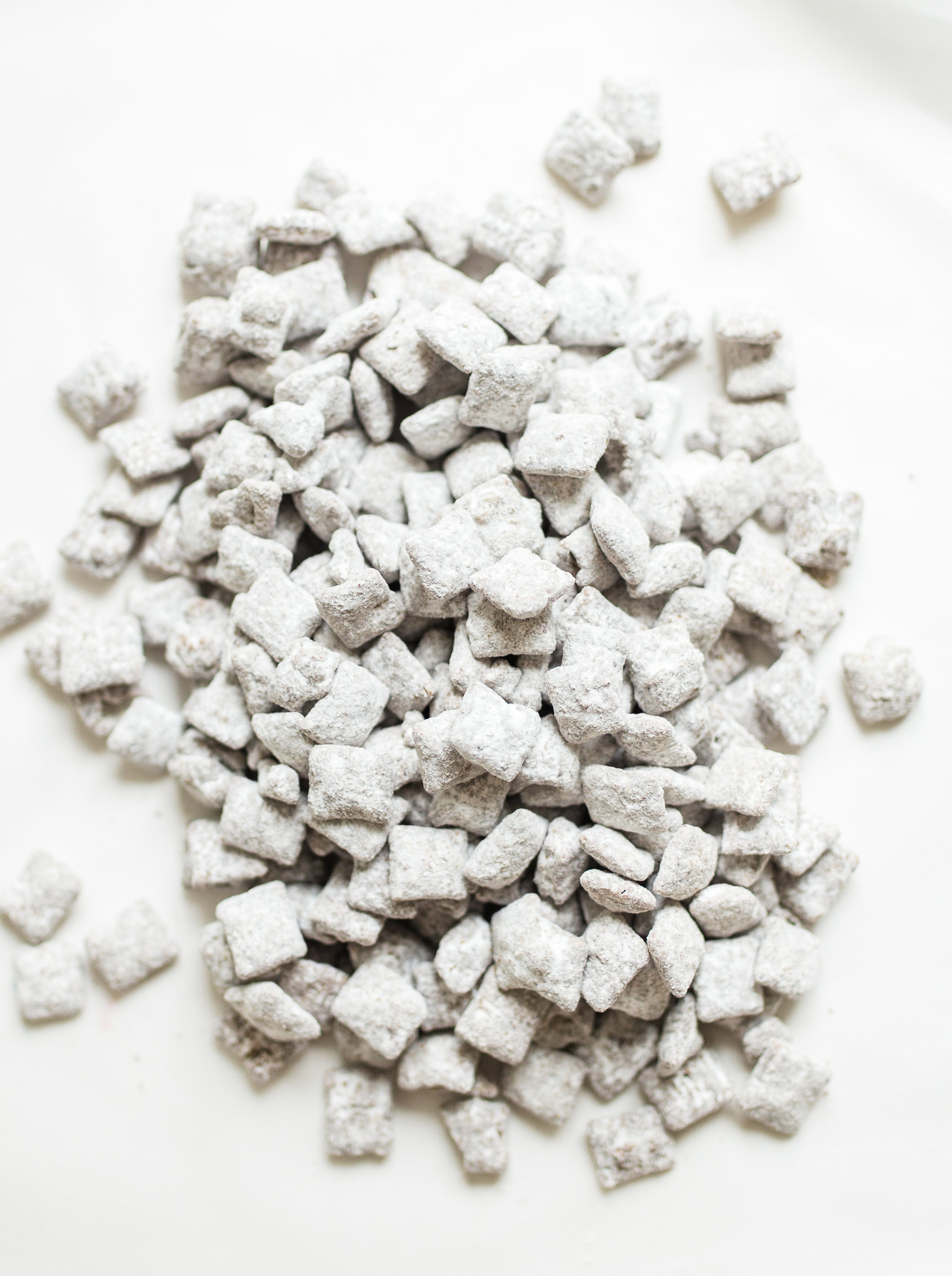 Positively addictive classic Puppy Chow Muddy Buddies - comes together in minutes, is no-bake, and can be made up in big batches - perfect for gifting! Click through for the recipe. #muddybuddies #puppychow #holidaygift #dairyfree #vegan #vegandessert | glitterinc.com | @glitterinc