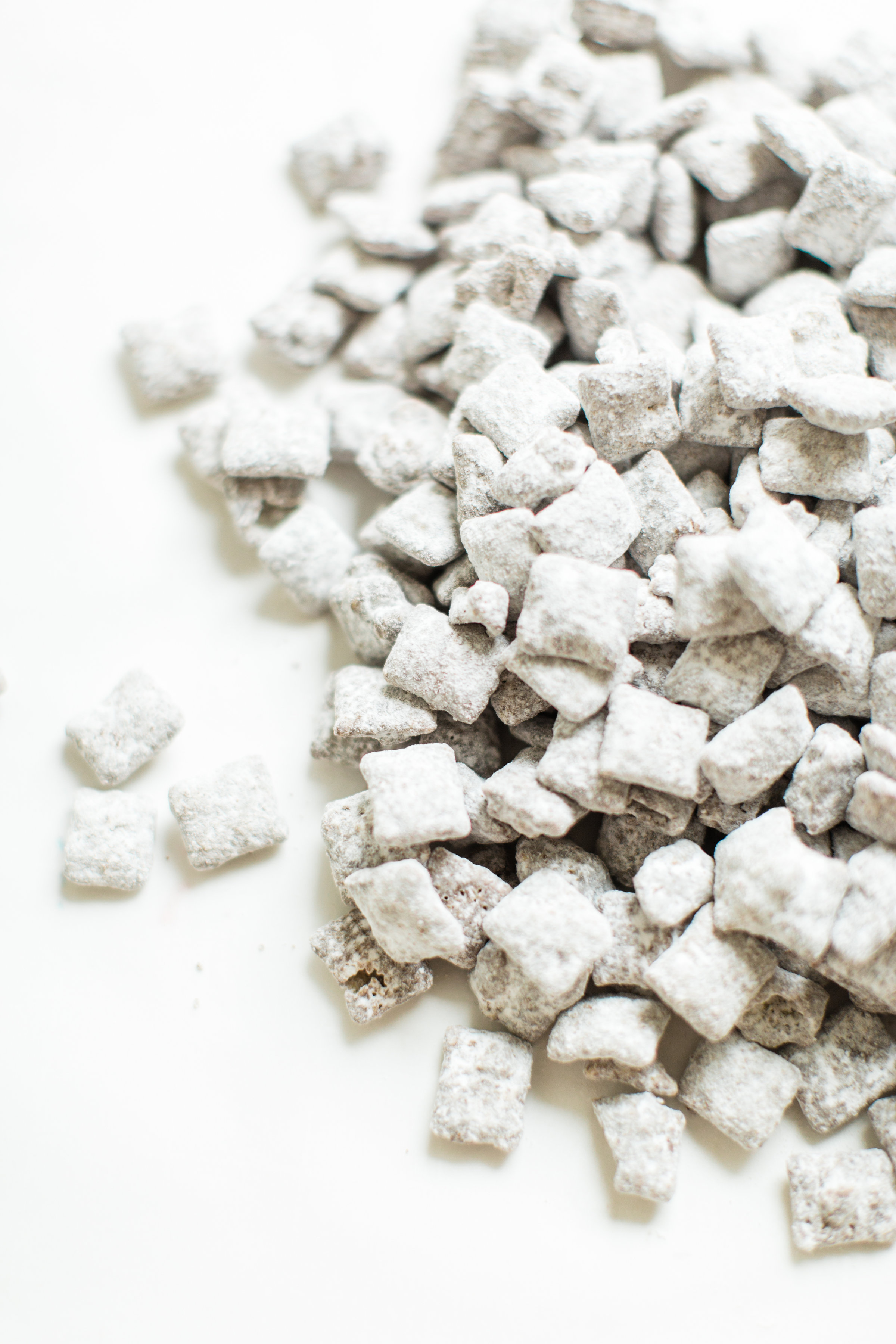 Positively addictive classic Puppy Chow Muddy Buddies - comes together in minutes, is no-bake, and can be made up in big batches - perfect for gifting! Click through for the recipe. #muddybuddies #puppychow #holidayrecipe #holidaygift #dairyfree #vegan #vegandessert | glitterinc.com | @glitterinc