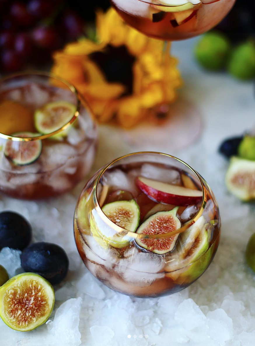 Rosé Fig Sangria, plus more than 125+ incredible fall recipes that everyone should try. Click through for the recipes. #fallrecipe #fallrecipes #thanksgiving #thanksgivingrecipe | glitterinc.com | @glitterinc