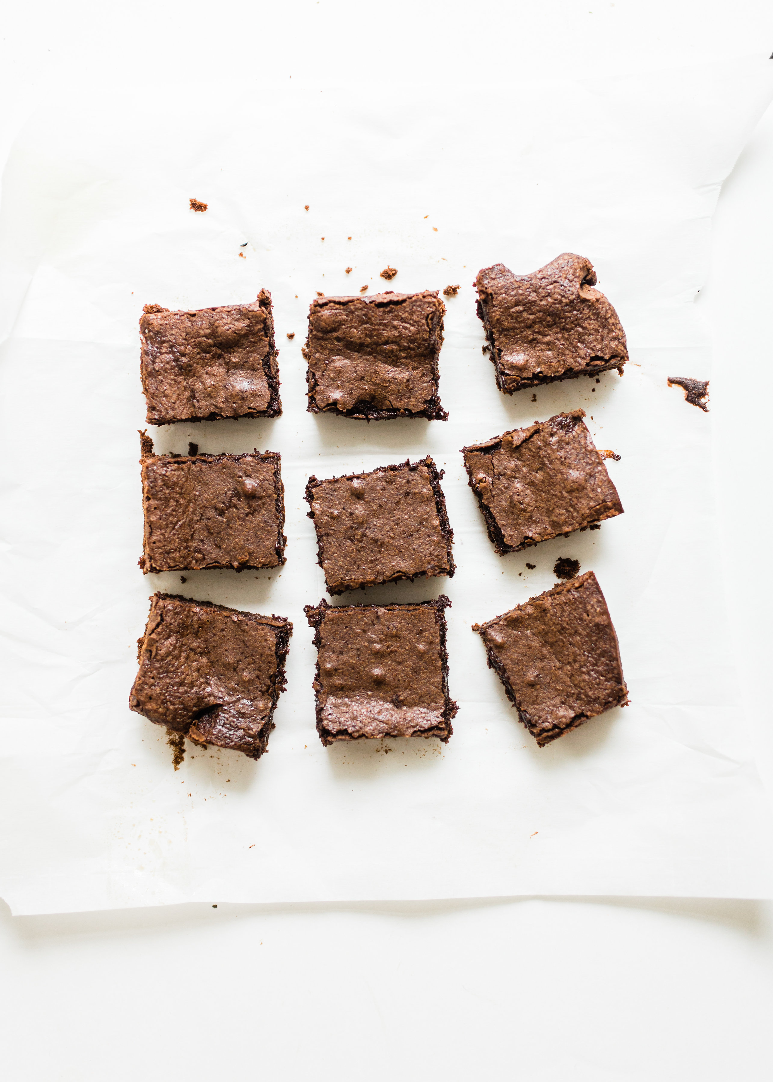 These spooky Halloween ghost brownies are delicious #halloweendesserts | glitterinc.com | @glitterinc