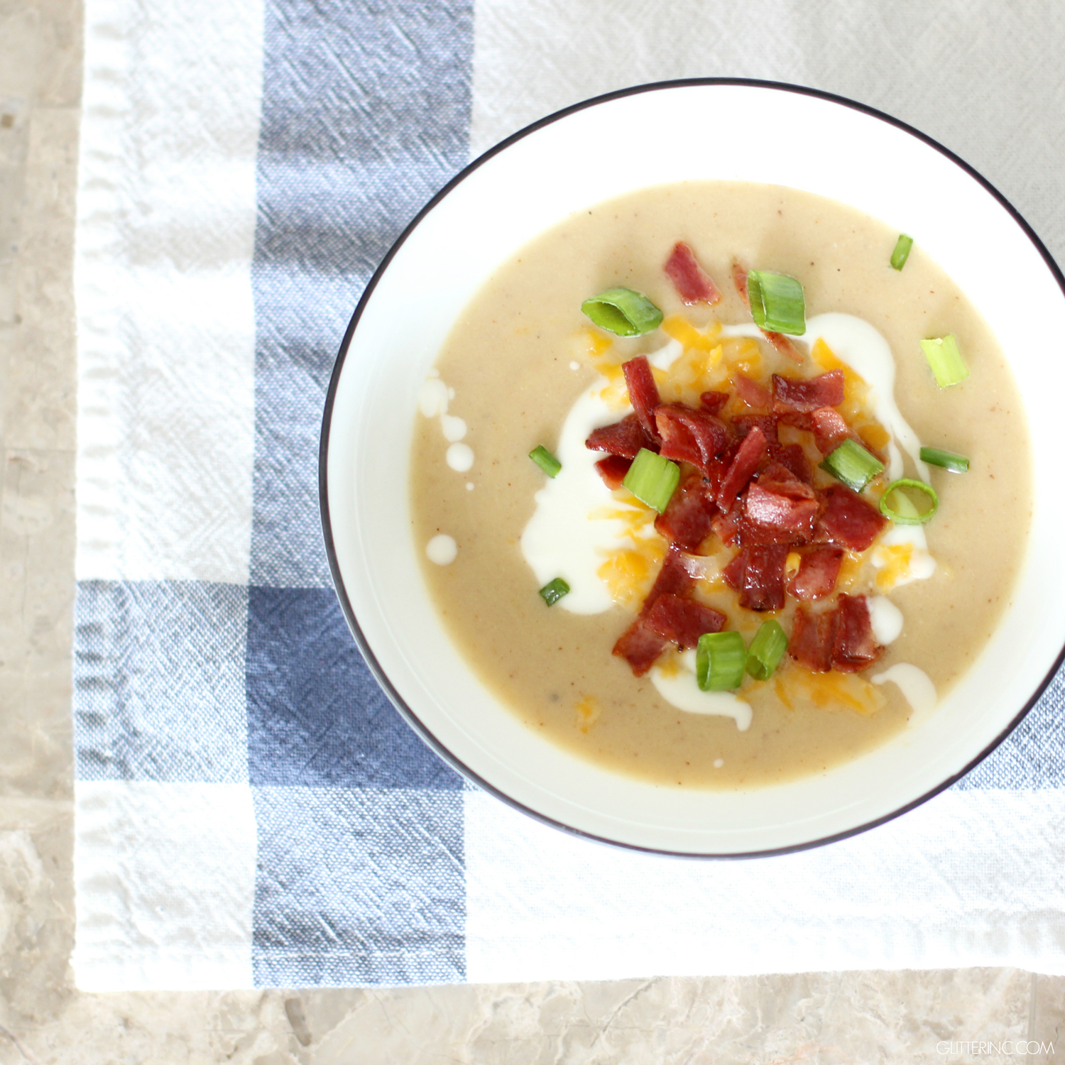 The most delicious loaded cauliflower soup - a healthy take on loaded potato soup, plus more than 125+ incredible fall recipes that everyone should try. Click through for the recipes. #fallrecipe #fallrecipes #thanksgiving #thanksgivingrecipe | glitterinc.com | @glitterinc