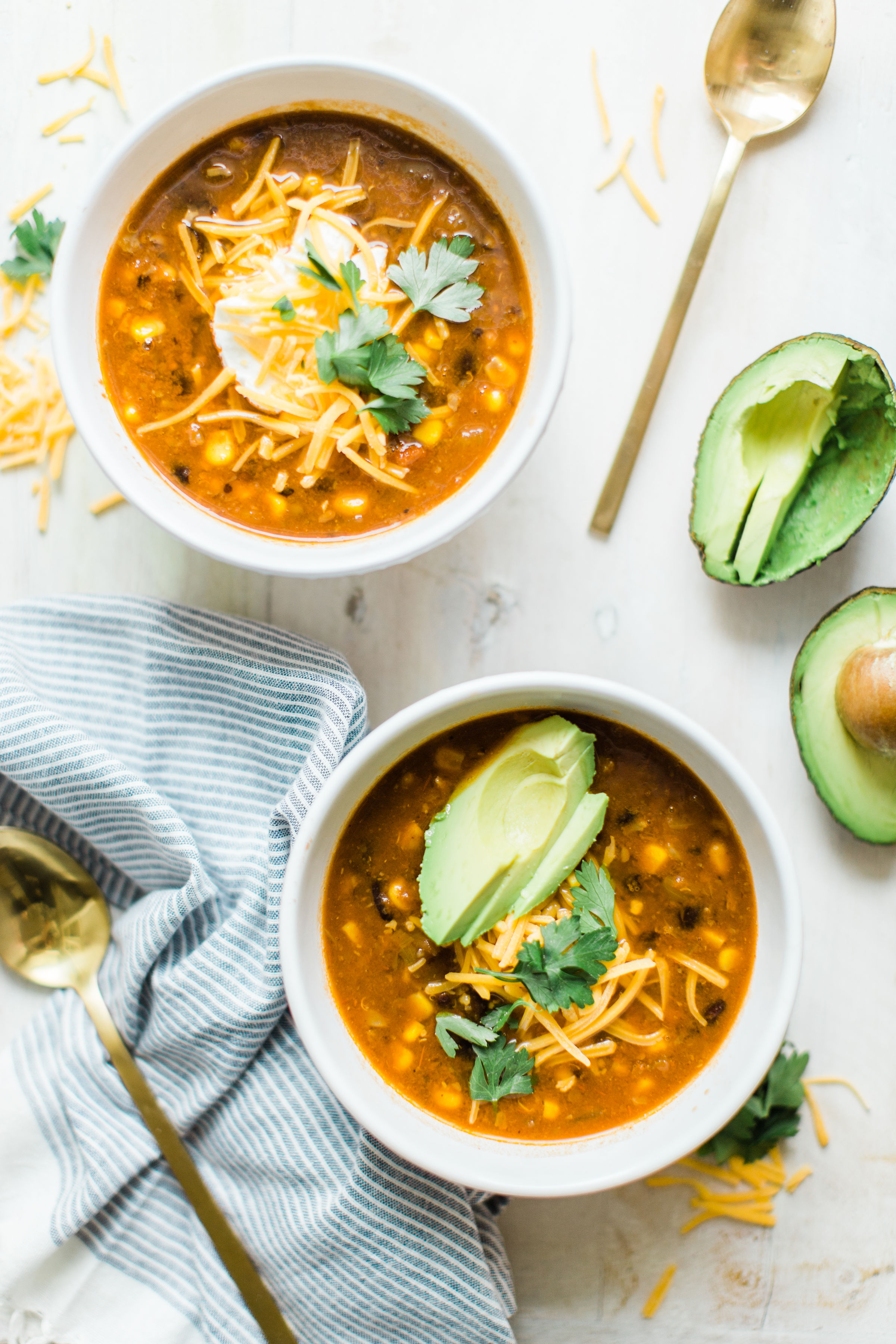 Looking to whip up a delicious family dinner on a budget? Make your own easy copycat crockpot Trader Joe's harvest chili. (Say that three times fast!) This soup is vegetarian and so yummy. Click through for the recipe. #harvestchili #traderjoes #vegetarianchili #soup #vegetariansoup #crockpotchili #crockpotsoup #instantpot #crockpot #instantpotchili | glitterinc.com | @glitterinc