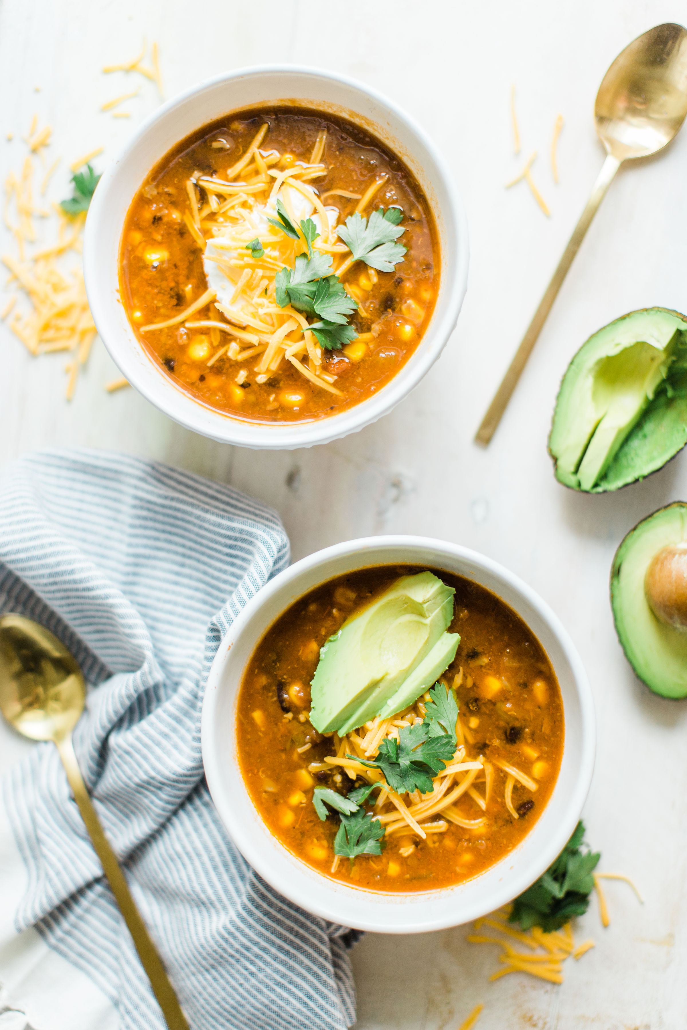 Obsessed with Trader Joe's Harvest Chili? Looking to whip up a delicious family dinner on a budget? Make your own easy copycat crockpot Trader Joe's harvest chili. (Say that three times fast!) This soup is vegetarian and so yummy. Click through for the recipe. #harvestchili #traderjoes #vegetarianchili #soup #vegetariansoup #crockpotchili #crockpotsoup #instantpot #crockpot #instantpotchili | glitterinc.com | @glitterinc