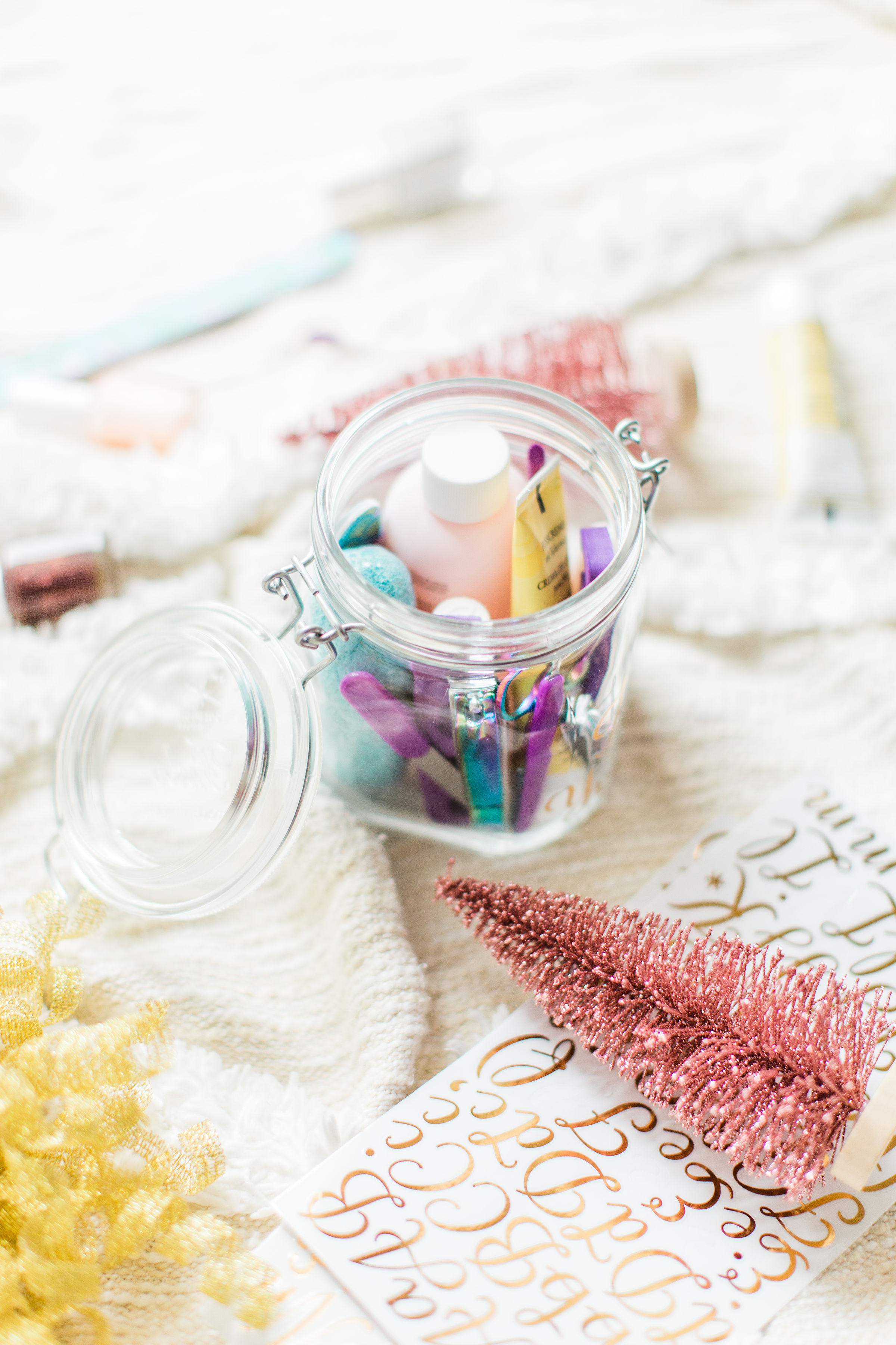 Looking for the perfect easy DIY gift for a friend, teacher, or beauty-lover in your life? I've got the cutest holiday gift idea for you: a DIY pedicure in a jar. Click through for the details. #giftgiving #teachergift #pedicureinajar #holidaydiy #diygift #holidaygifting #treatyoself | glitterinc.com | @glitterinc