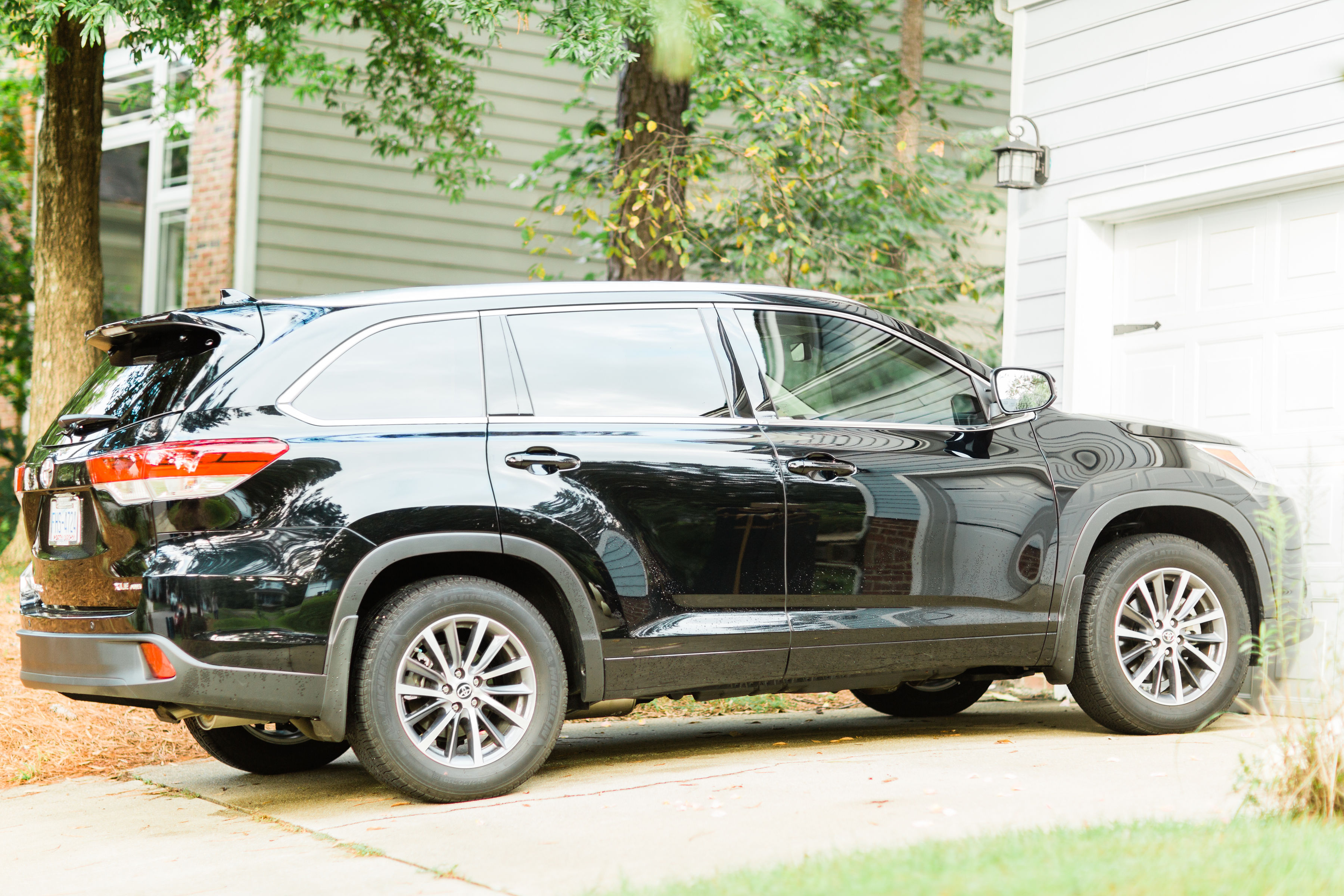 On the search for the perfect family car for your growing family? I'm sharing how we chose our ideal family car, plus an in depth look at and review of the all new Toyota Highlander. #LetsGoPlaces #familycar #toyotahighlander #SUV | glitterinc.com | @glitterinc