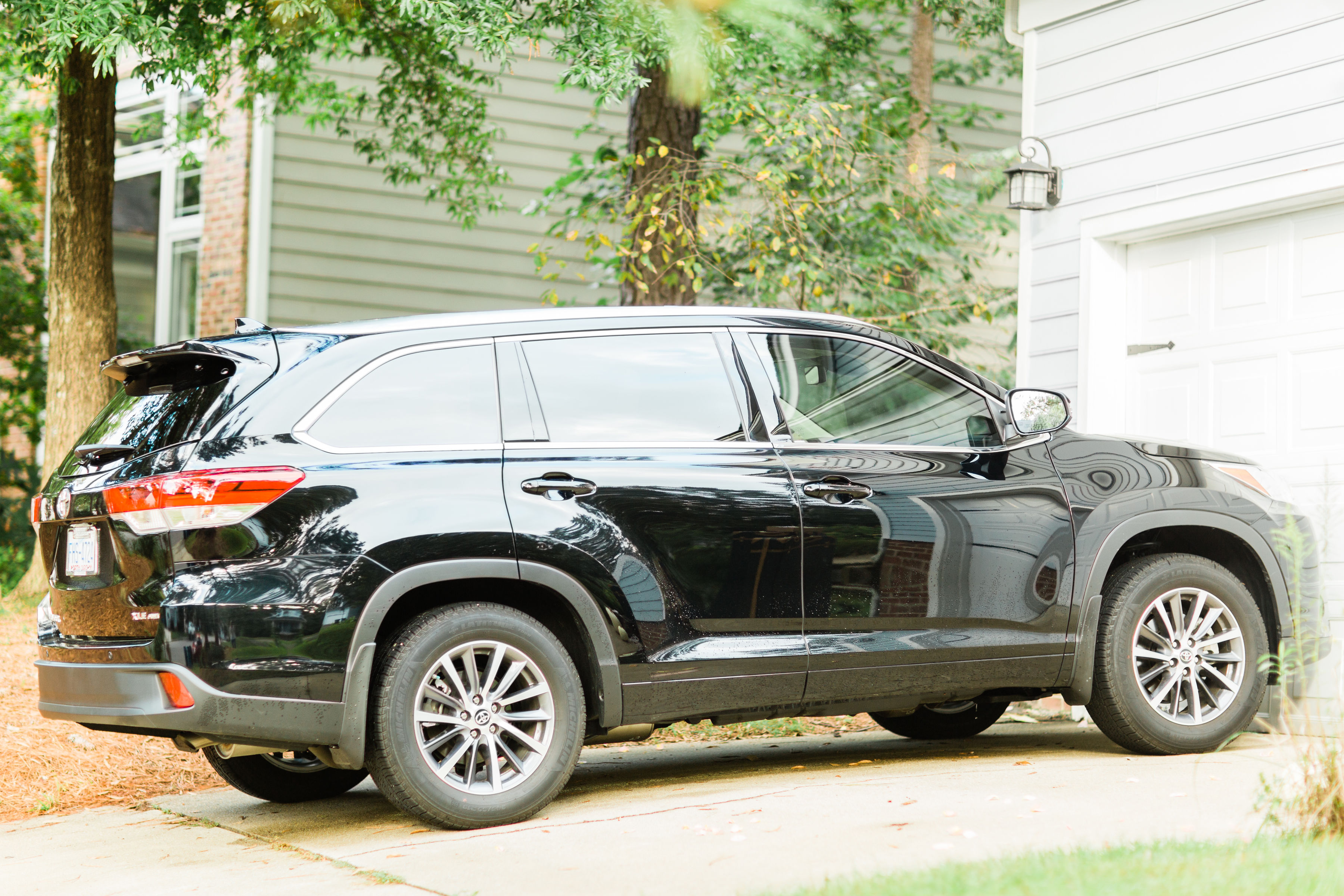 On the search for the perfect family car for your growing family?  #LetsGoPlaces #familycar #toyotahighlander #SUV | glitterinc.com | @glitterinc