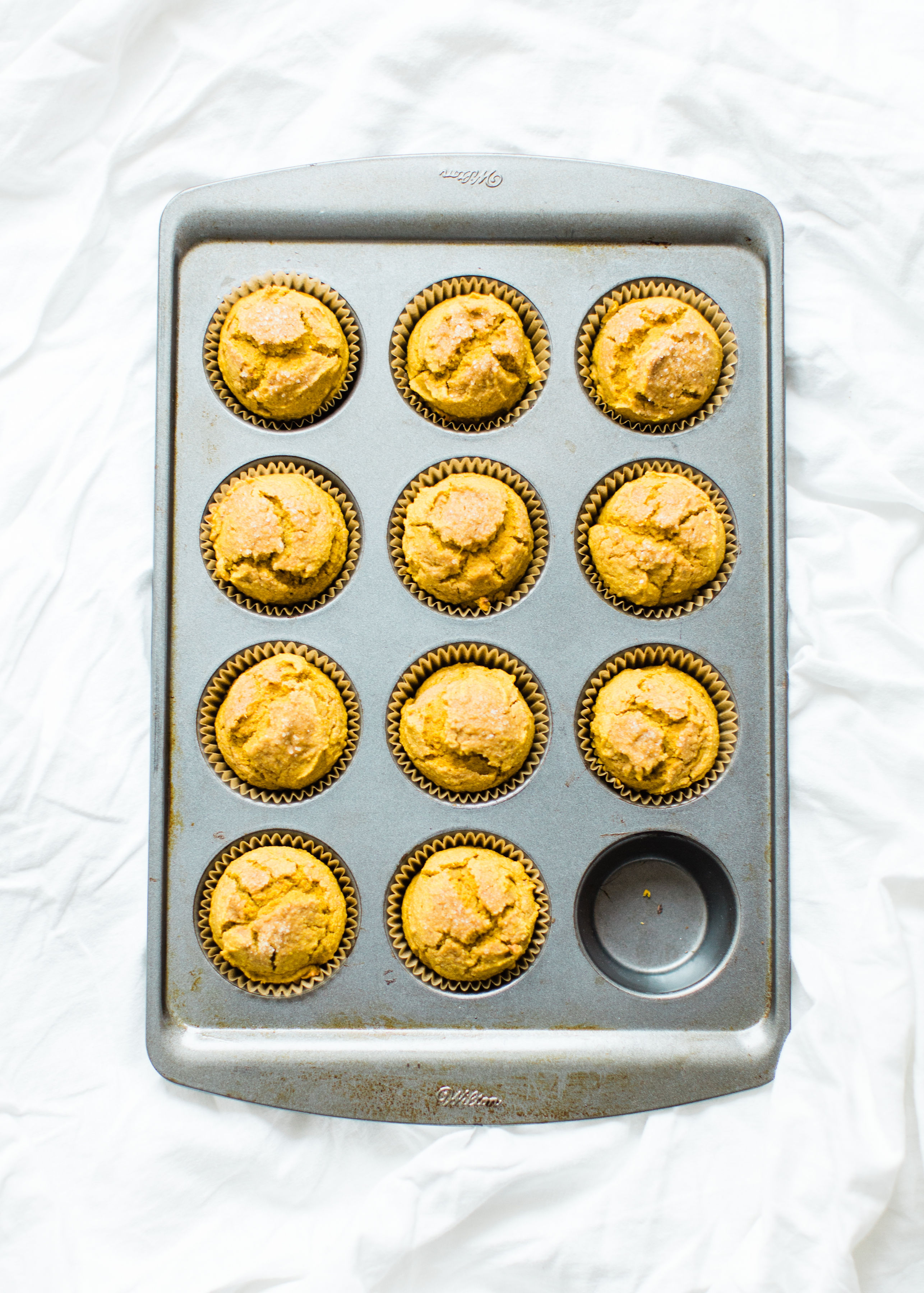 Say hello to your new favorite healthy pumpkin muffins! #thanksgiving #glutenfree #dairyfree #lowsugar | glitterinc.com | @glitterinc