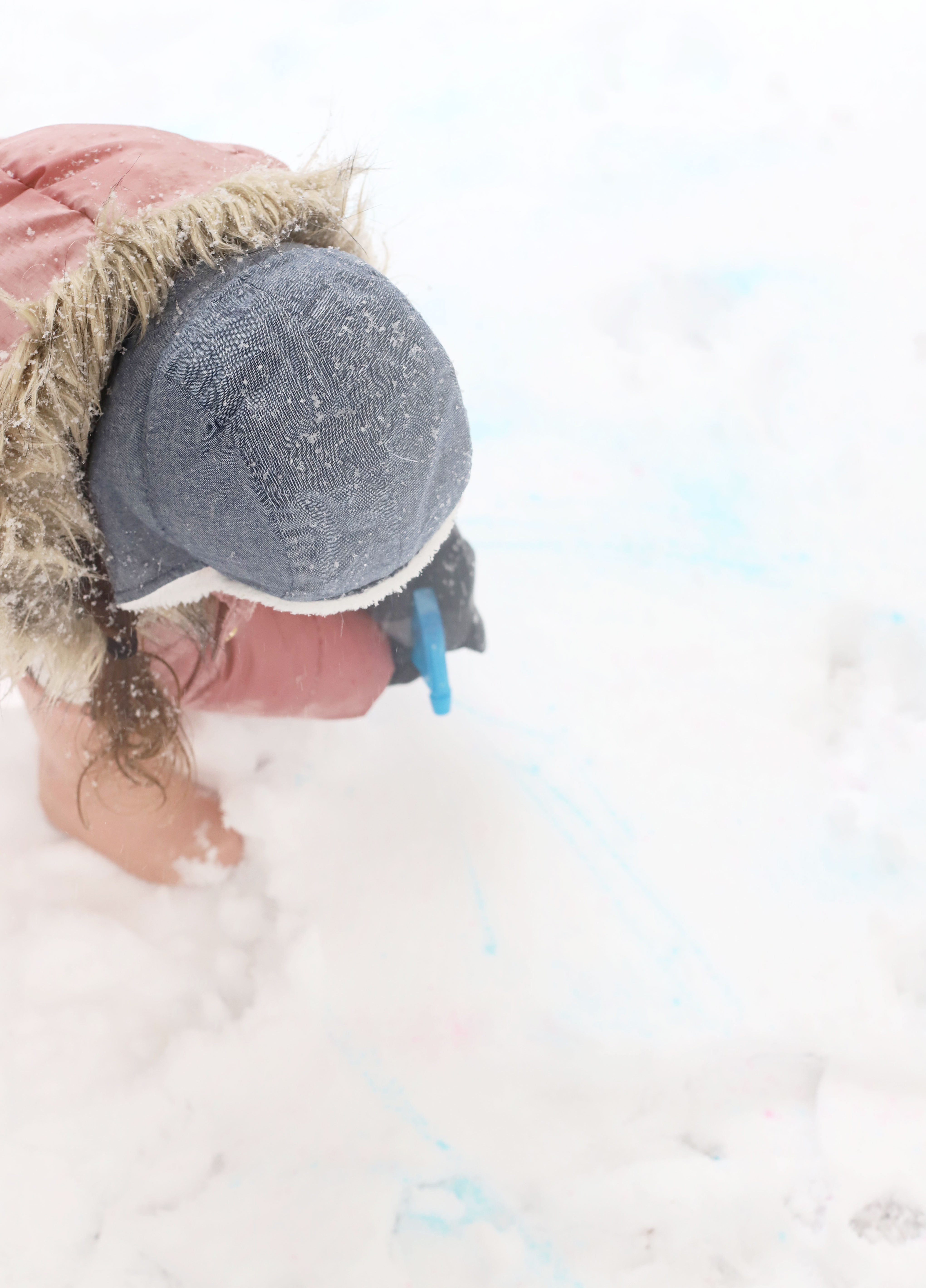 First Snow of the Season + a Fun Way to Paint Snow with Kids. Click through for the DIY. #snowpaint 
