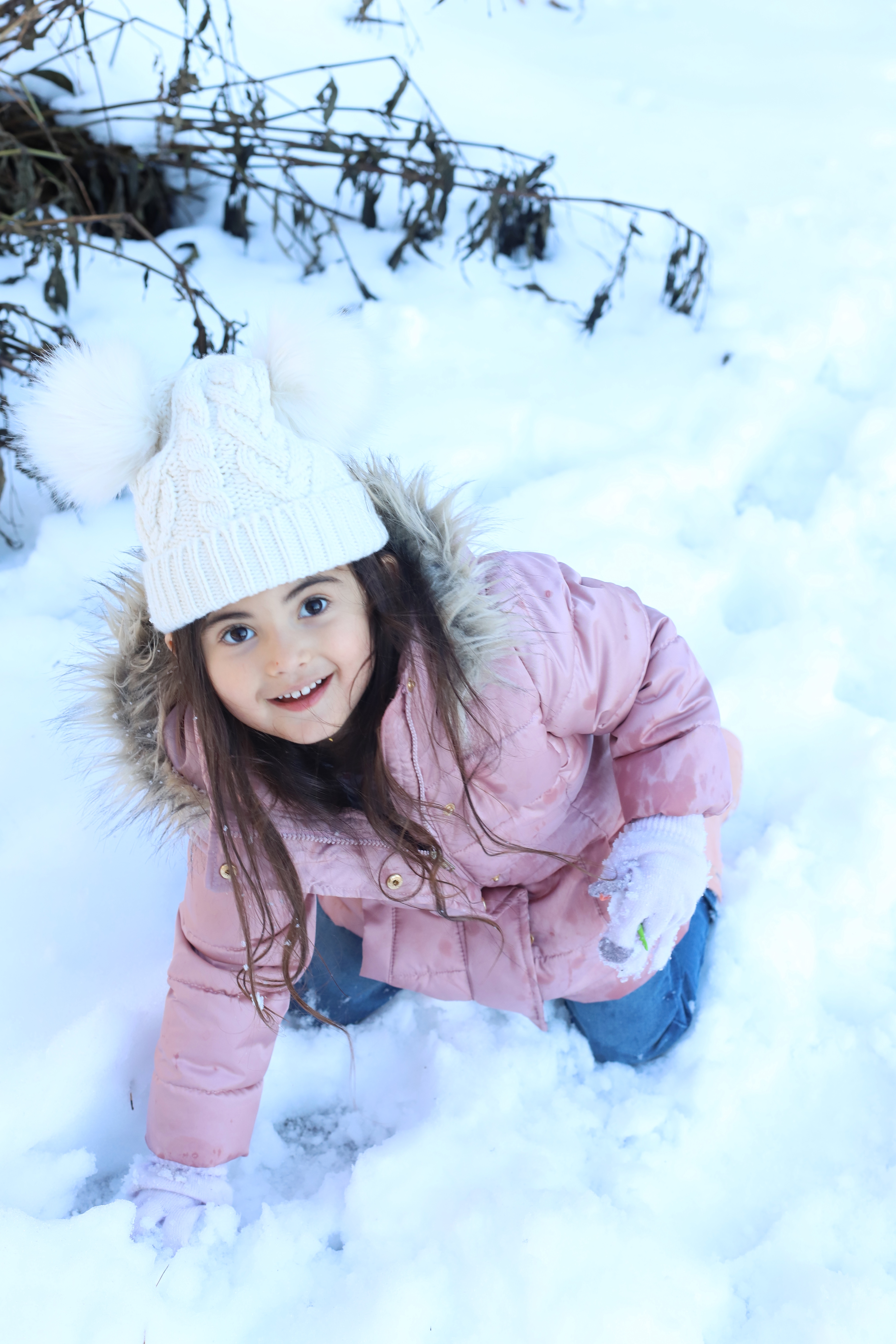 First Snow of the Season + a Fun Way to Paint Snow with Kids. Click through for the DIY. #snowpaint #snowday #snowactivities #snowfun #howtopaintsnow #snowspraypaint | glitterinc.com | @glitterinc