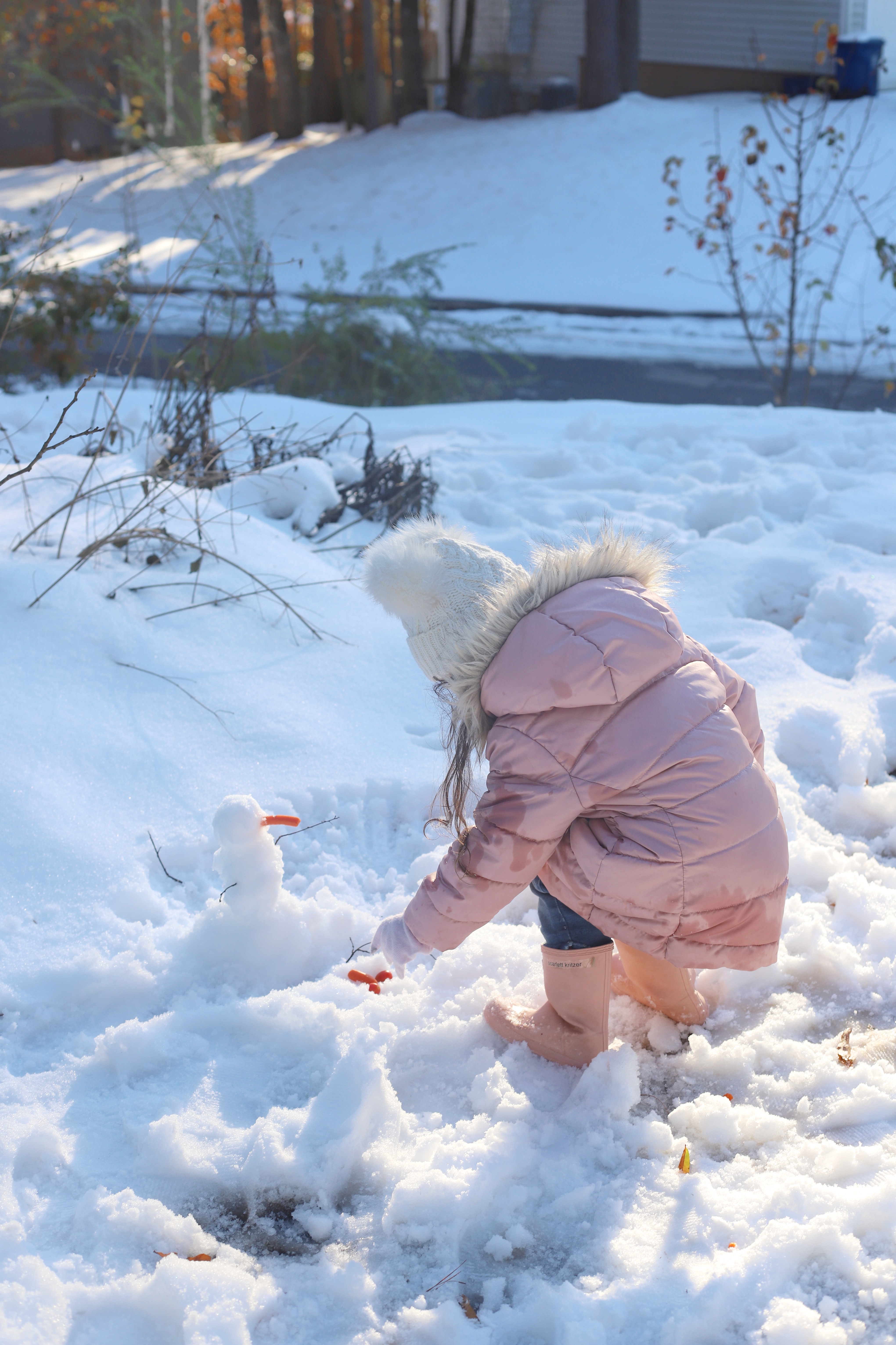 First Snow of the Season + a Fun Way to Paint Snow with Kids. Click through for the DIY. #snowpaint #snowday #snowactivities #snowfun #howtopaintsnow #snowspraypaint | glitterinc.com | @glitterinc