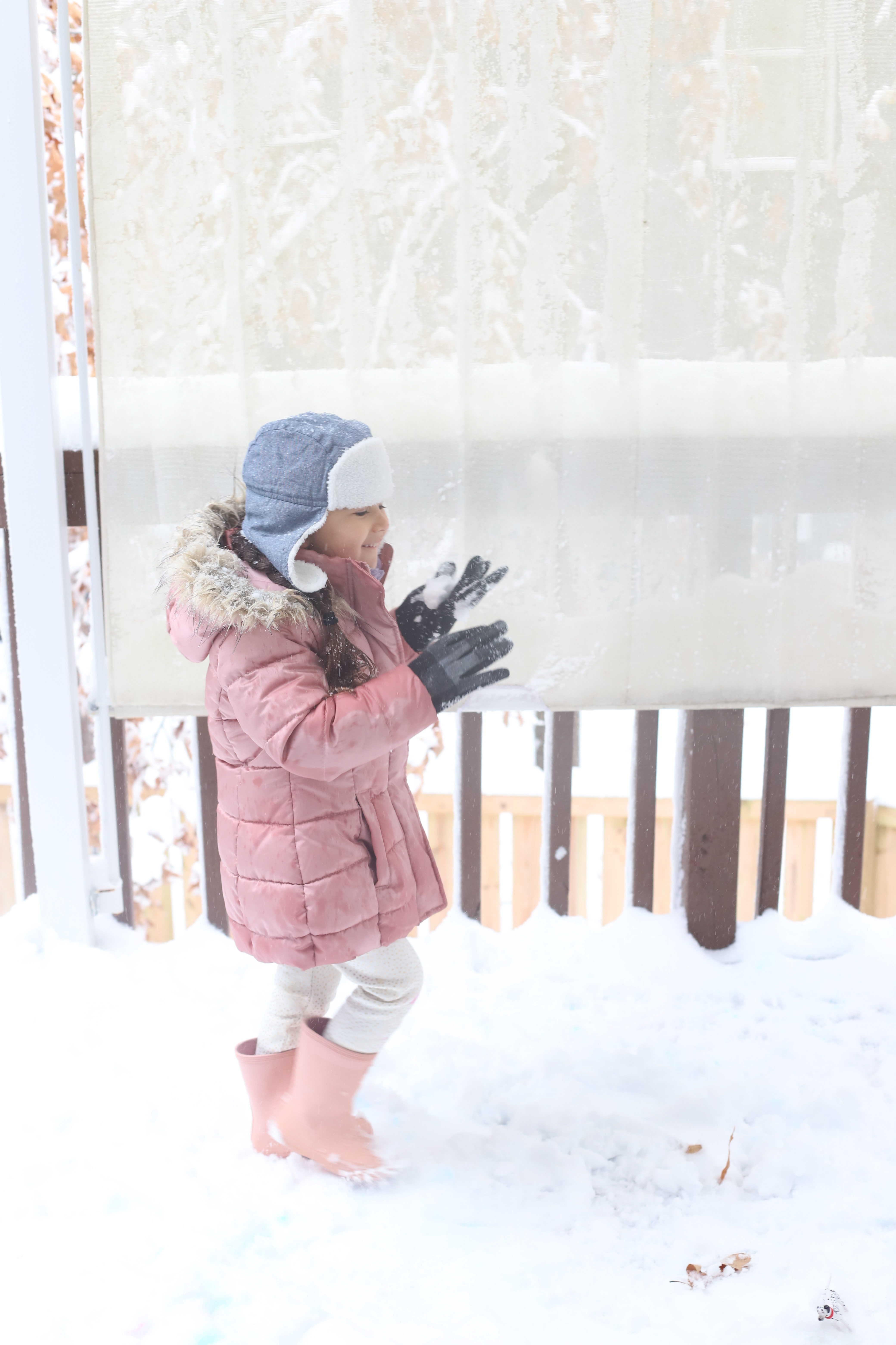 First Snow of the Season + a Fun Way to Paint Snow with Kids. Click through for the DIY. #snowpaint #snowday #snowactivities #snowfun #howtopaintsnow #snowspraypaint | glitterinc.com | @glitterinc