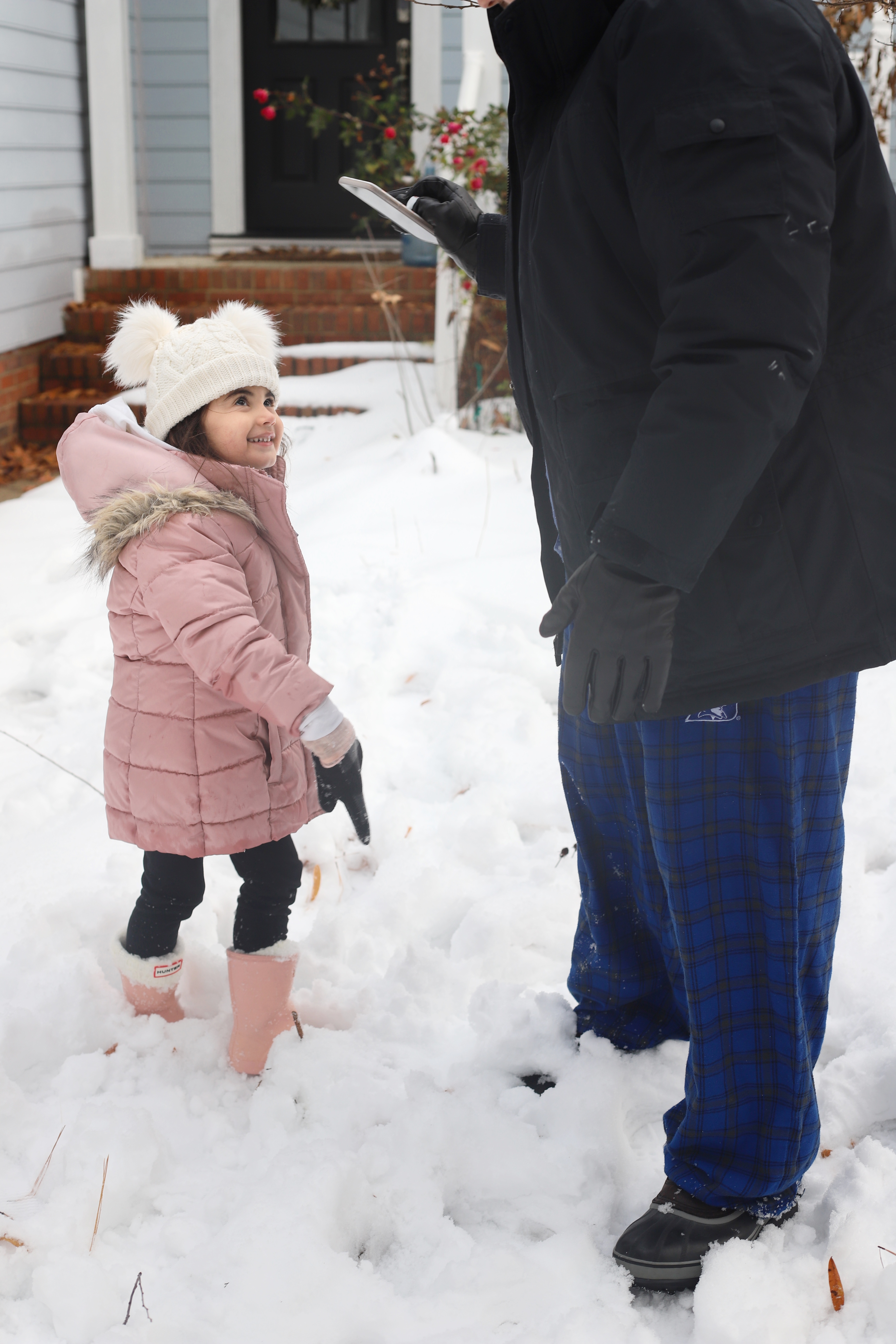 First Snow of the Season + a Fun Way to Paint Snow with Kids. Click through for the DIY. #snowpaint #snowday #snowactivities #snowfun #howtopaintsnow #snowspraypaint | glitterinc.com | @glitterinc