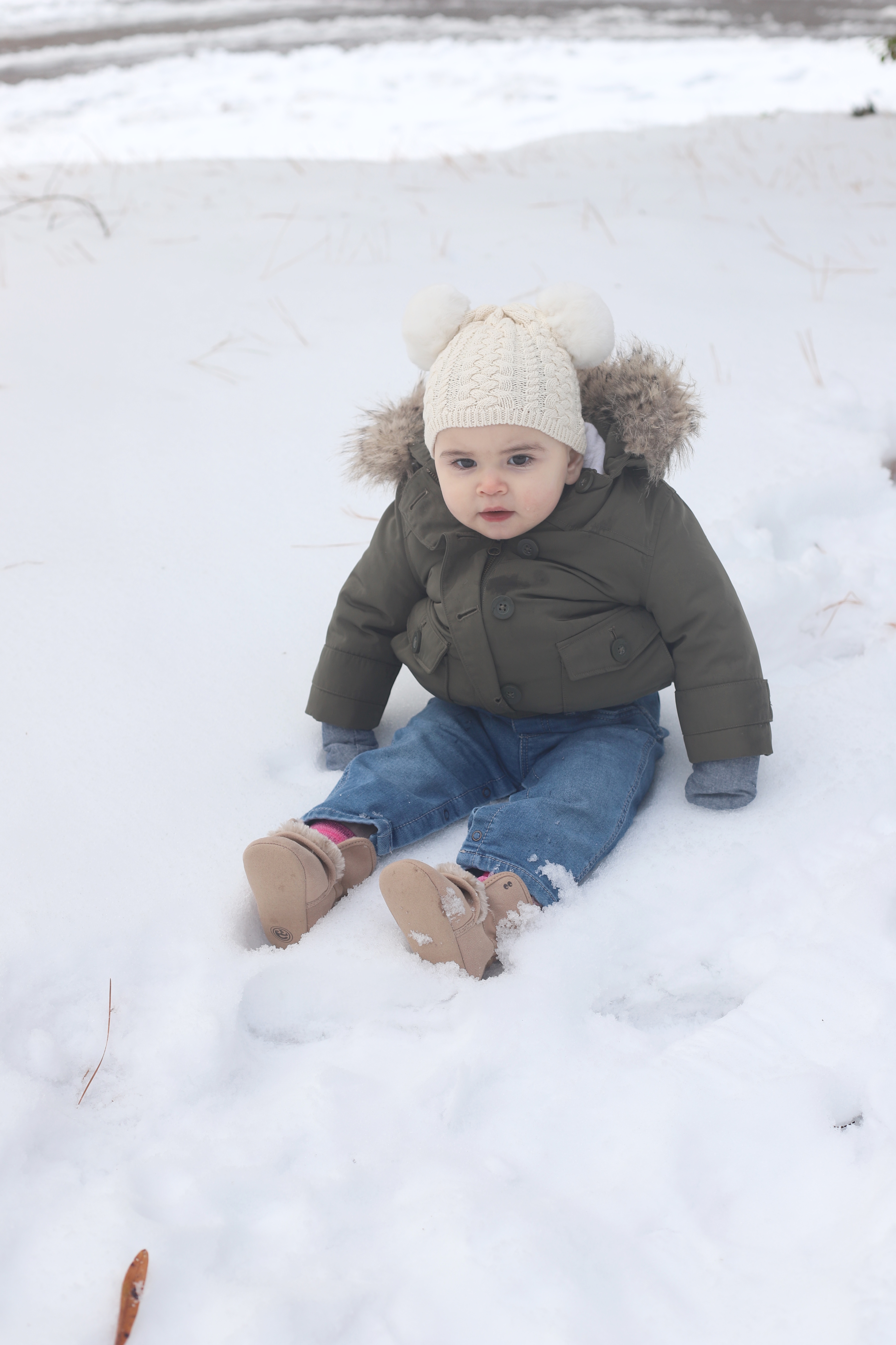 The magic of the first snow ❄️ #winterstyle #kids