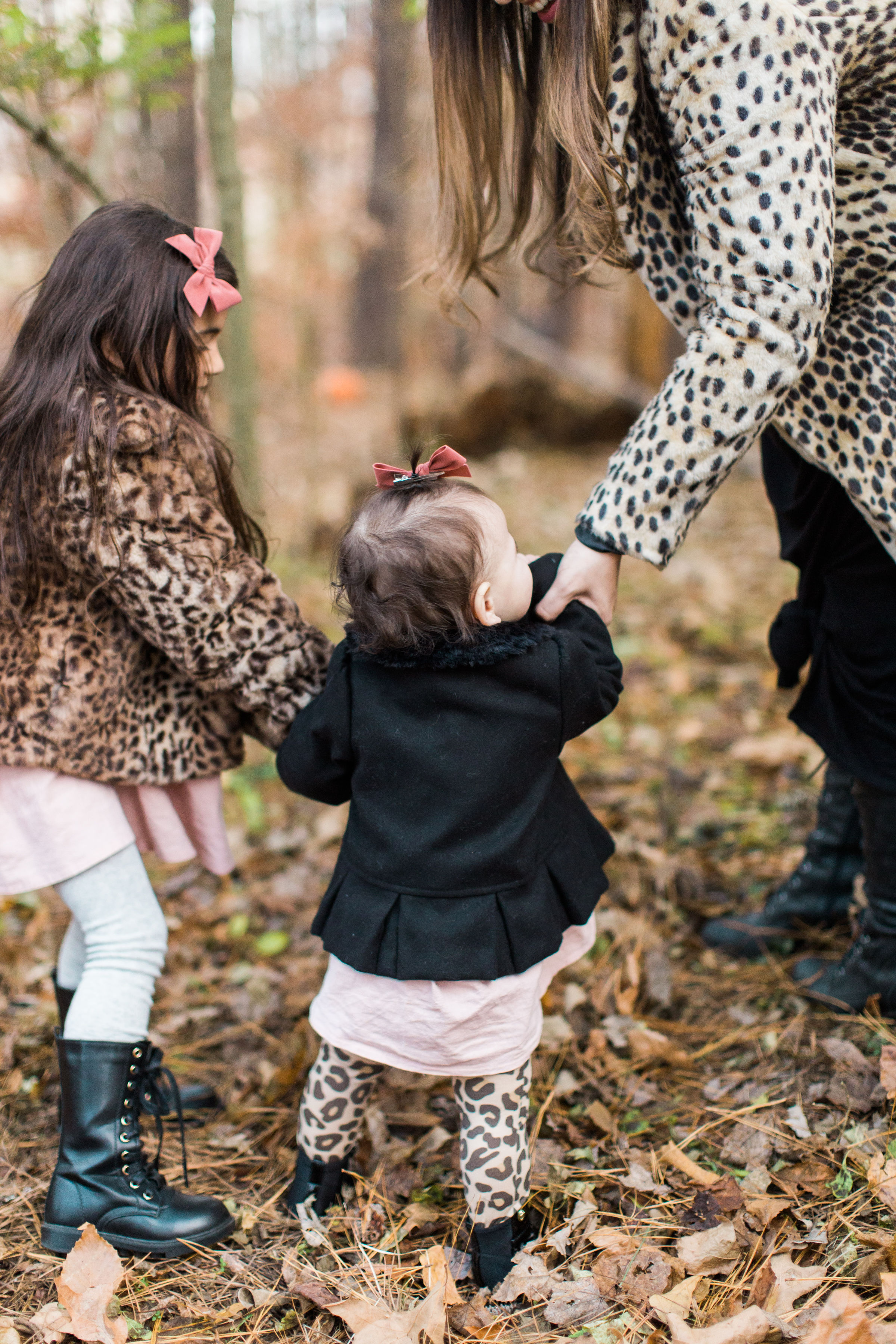 Family Photo Outfit Ideas (And How to Dress Everyone in Your Group)