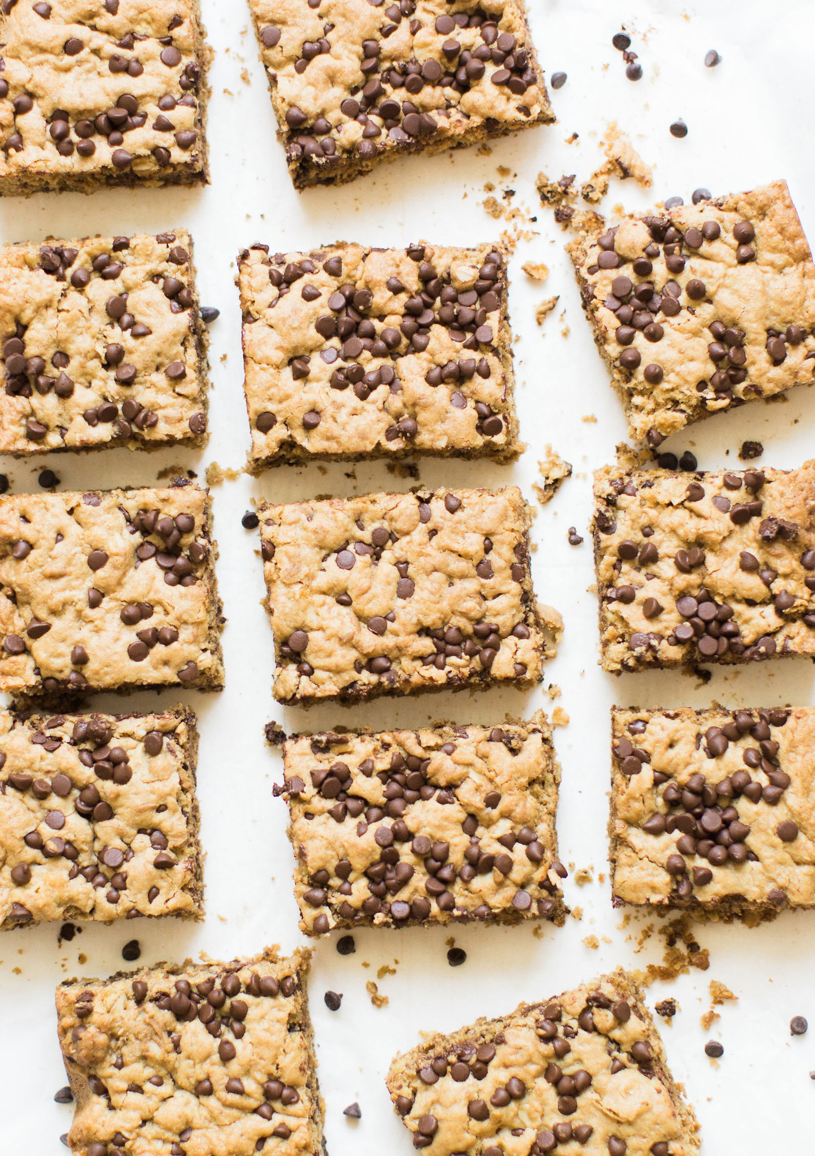 Delicious chocolate chip oatmeal cookies made extra simple by baking them up in a big batch of bars, these super moist chocolate chip oatmeal cookie bars are a favorite of our whole family, and for good reason! Click through for the #recipe. #oatmealcookies #oatmealcookiebars #cookiebars #cookierecipe #oatmealcookierecipe #dairyfree | glitterinc.com | @glitterinc