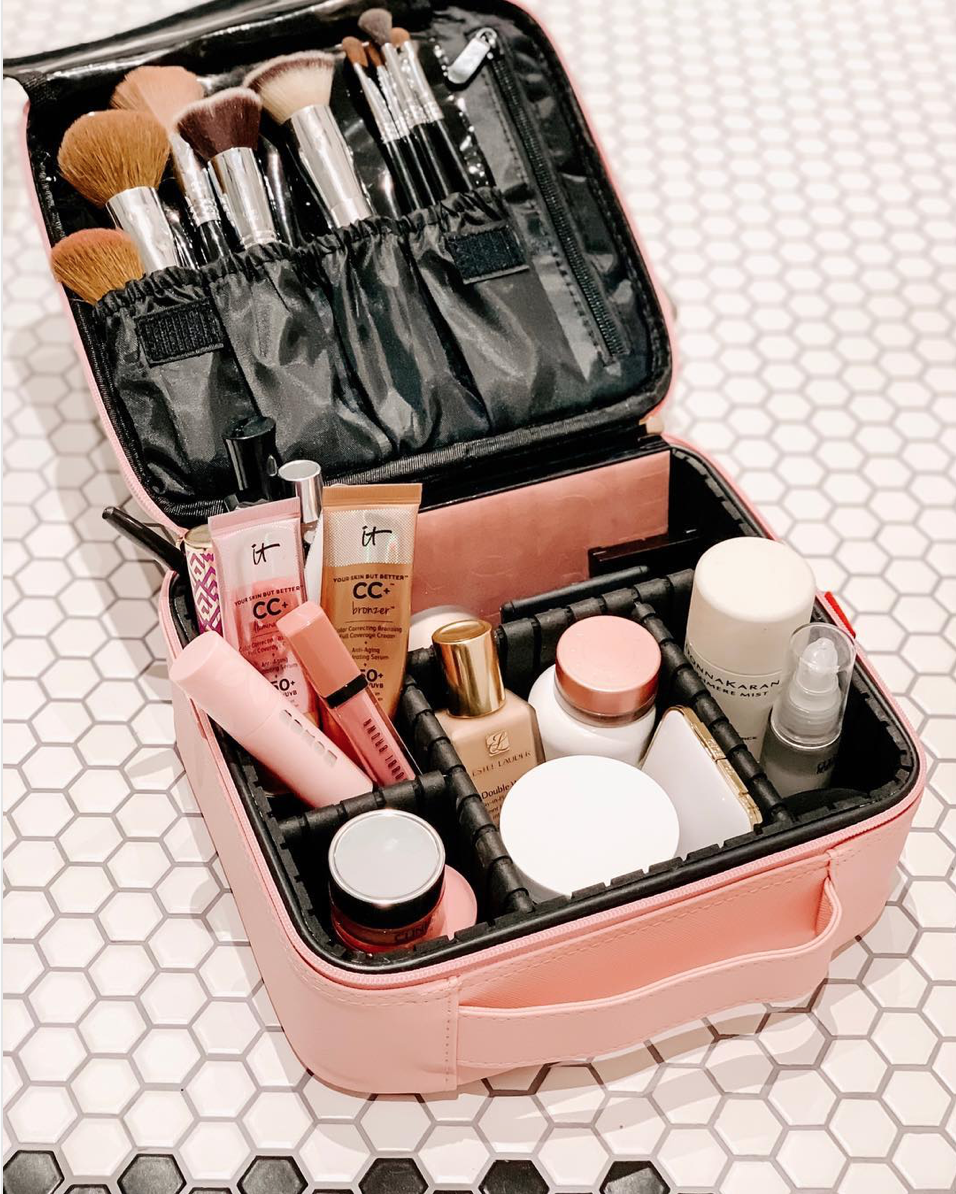 Lifestyle blogger Lexi of Glitter, Inc. shares her favorite weekly finds from around the web, including this $20 pink travel makeup bag from Amazon that every blogger has | glitterinc.com | @glitterinc