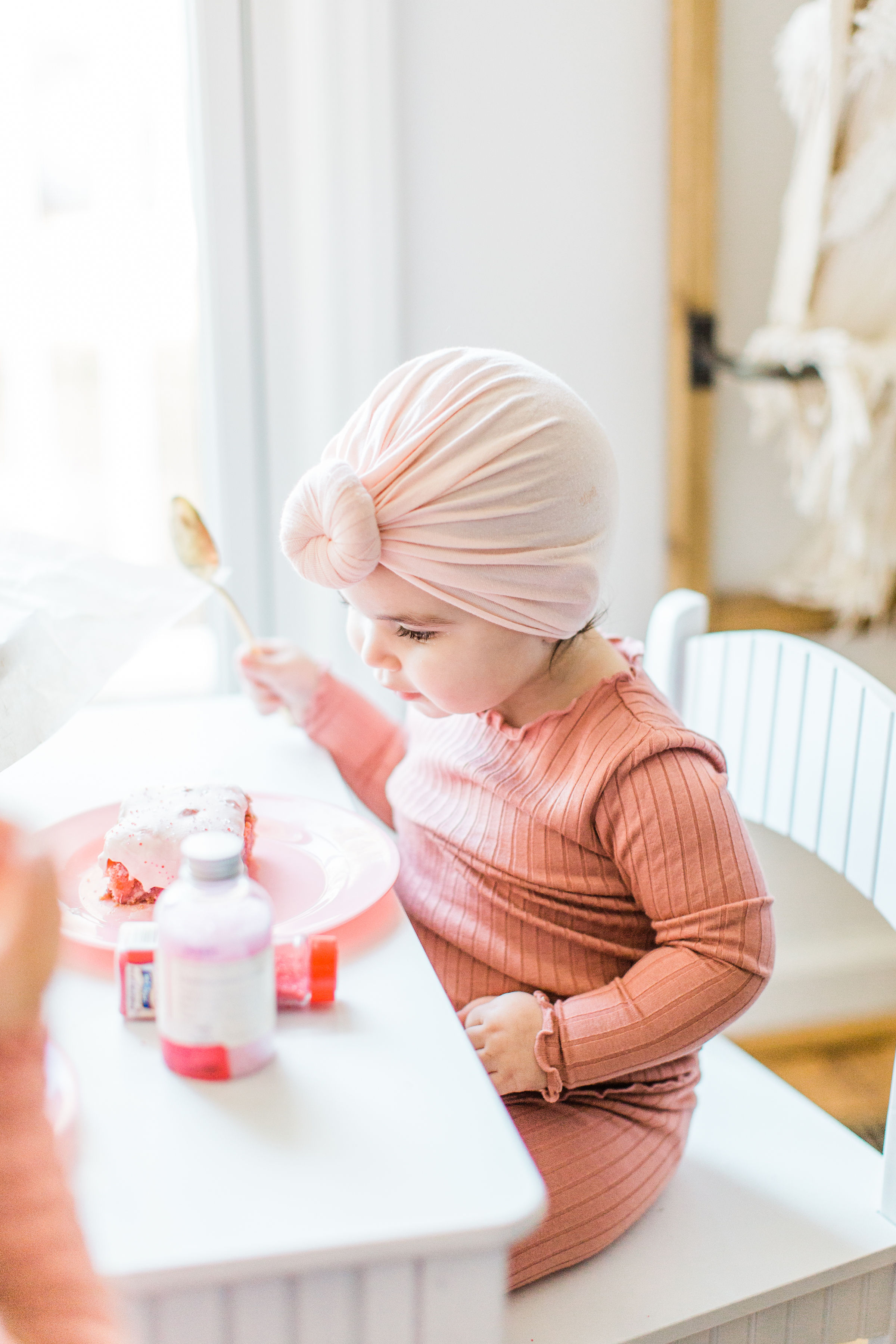 This simple homemade strawberry cake is perfect for kids