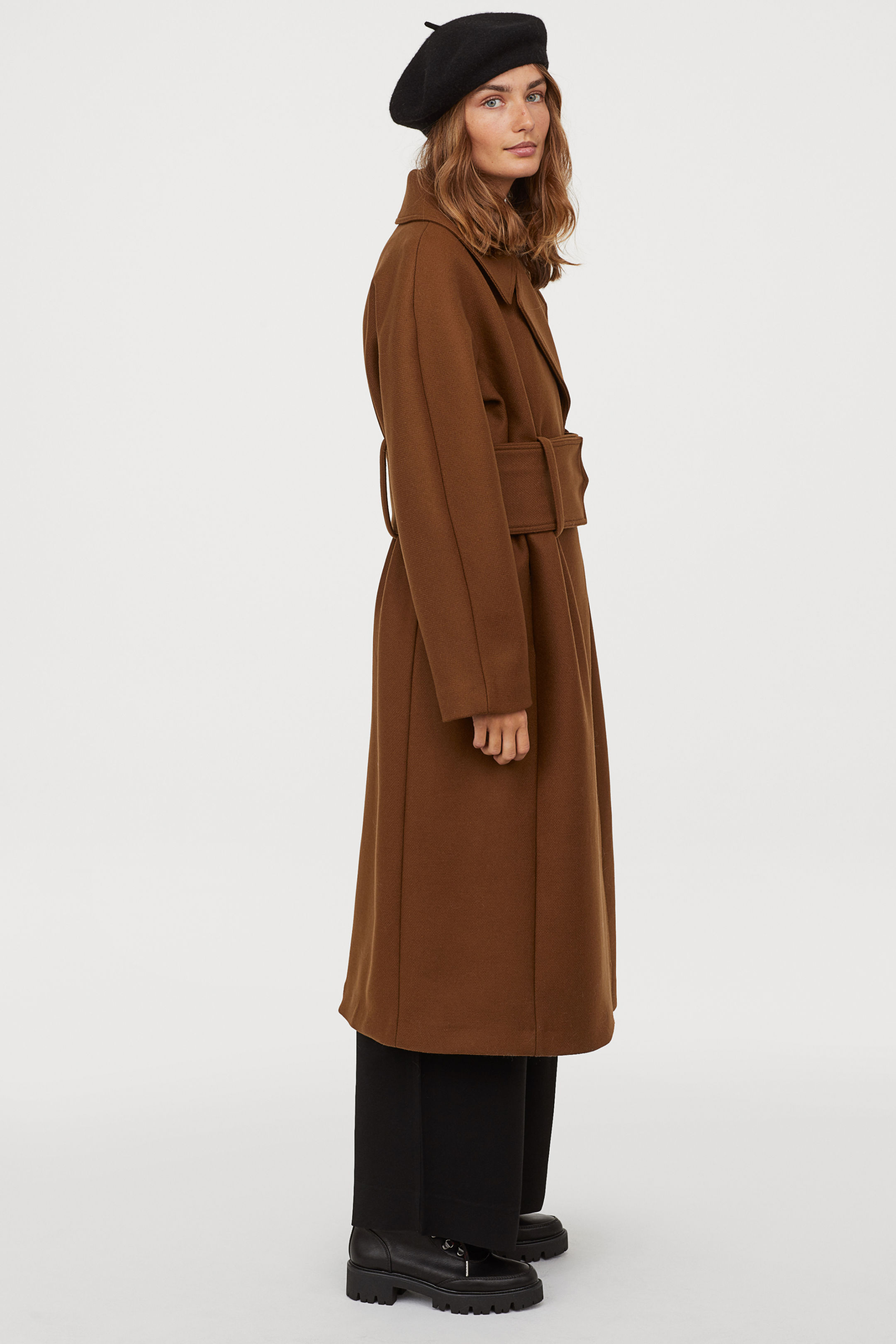 My favorite weekly finds, including this HM Long Wool-blend Coat | Click through for the details. | glitterinc.com | @glitterinc