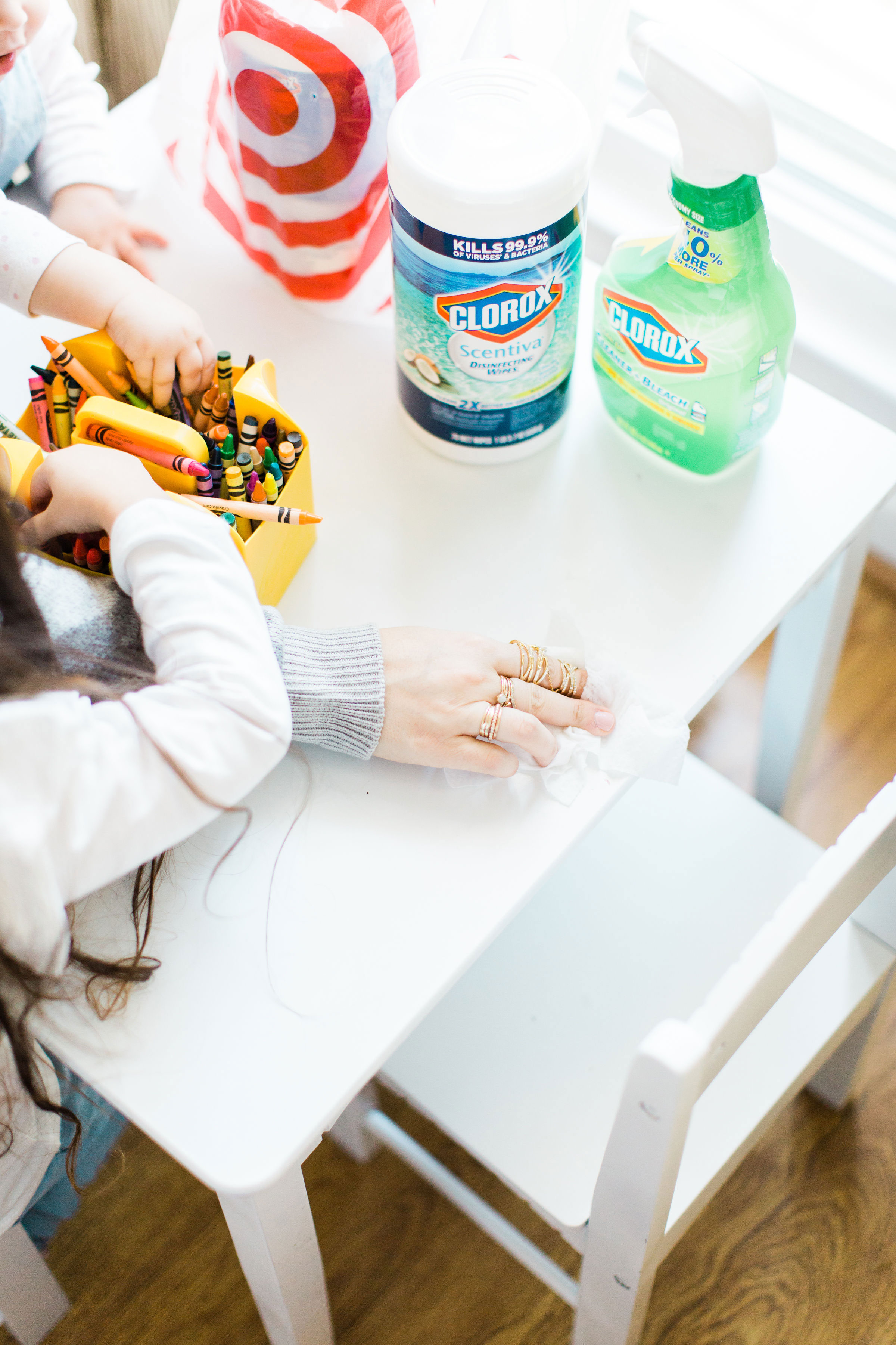 Unless you happen to be incredibly tidy by nature, you may want to have a handful of cleaning hacks in your parenting arsenal to stay on top of the mess. These 5 awesome cleaning tips will help! | Click through for our best EASY tricks. | glitterinc.com