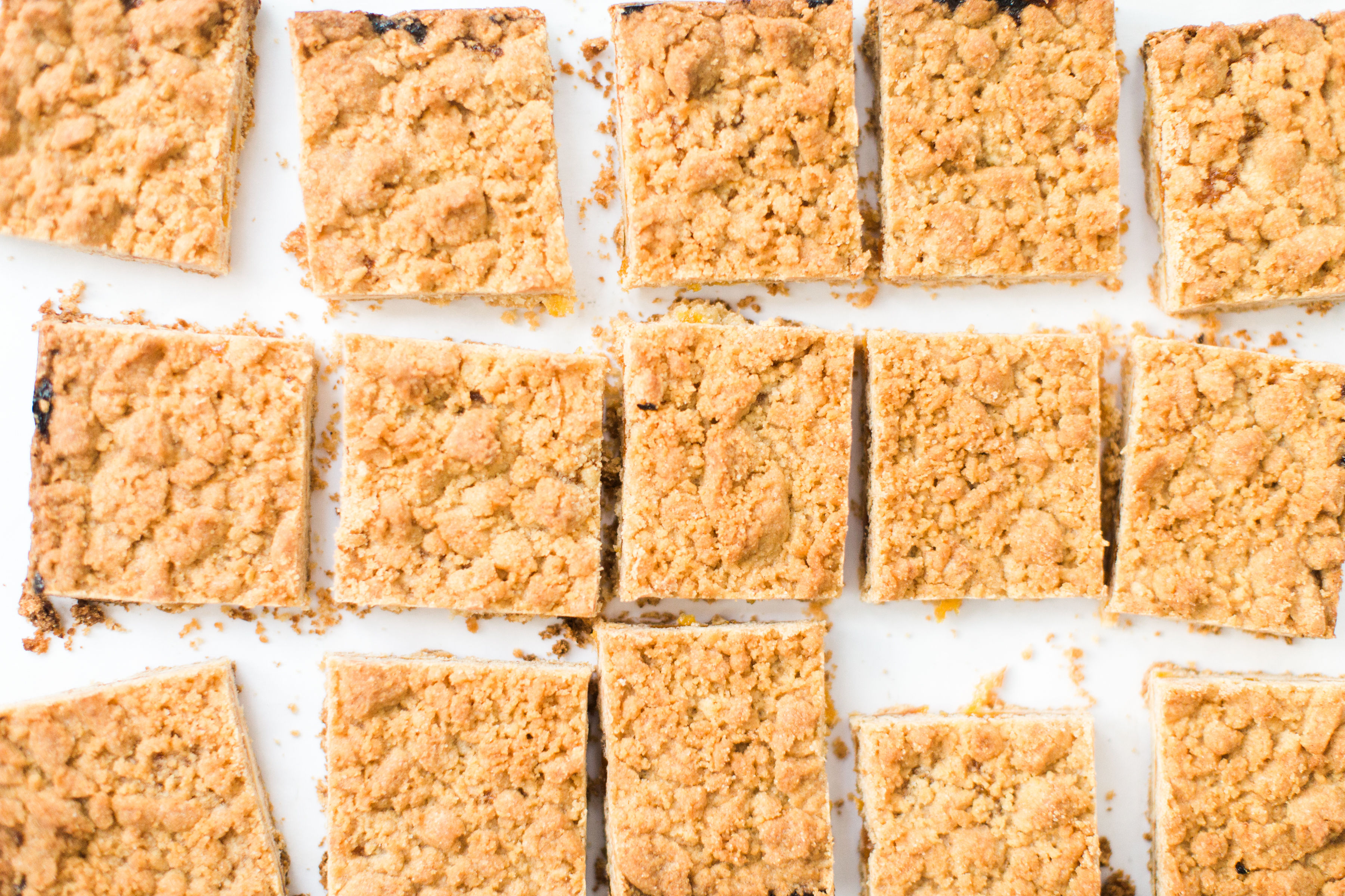 These shortbread crumble jam bars have a delicious shortbread base, a layer of fruity jam, and a buttery, crunchy crumble topping. Perfect for your next brunch or party! Click through for the recipe. | glitterinc.com | @glitterinc 