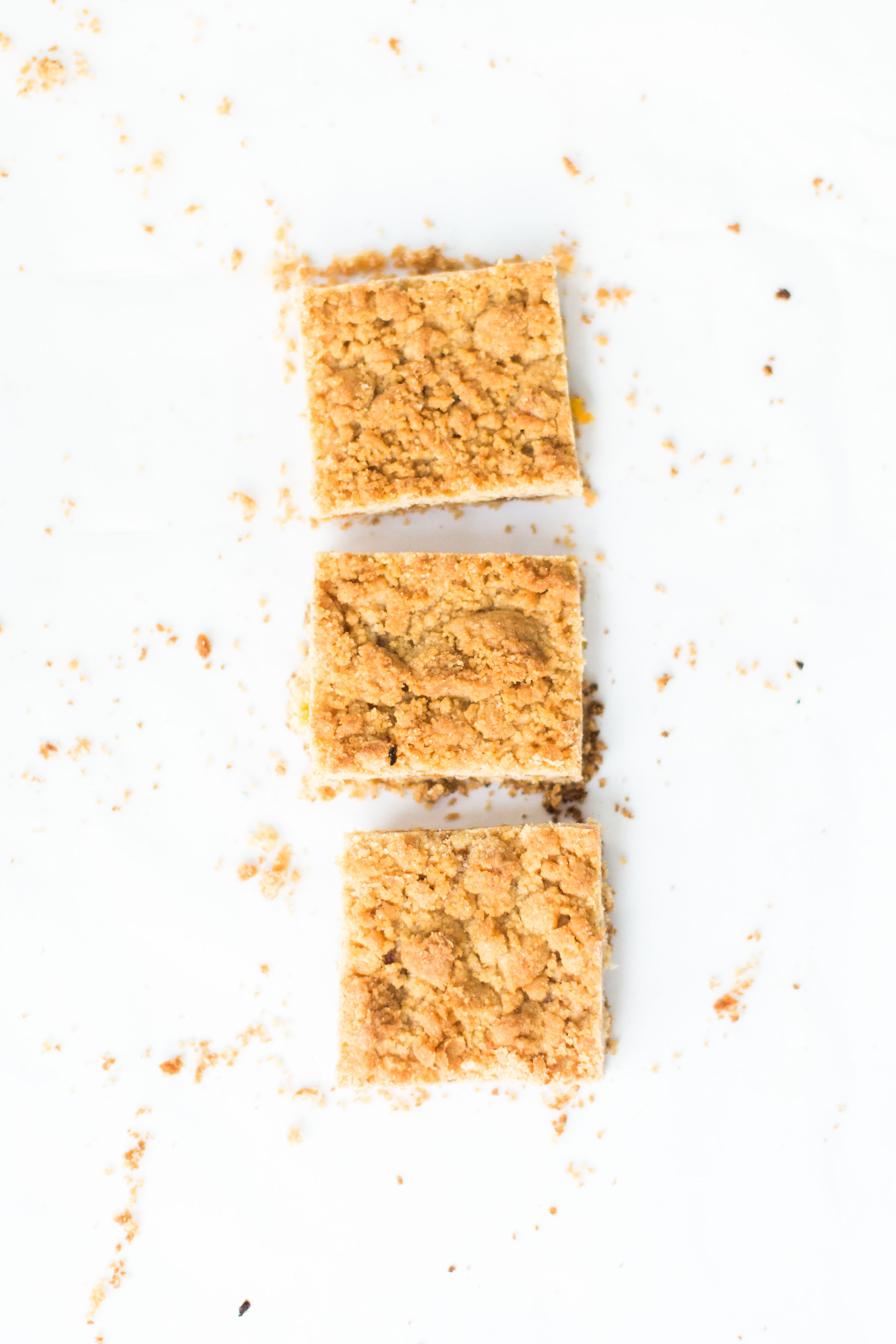 These shortbread crumble jam bars have a delicious shortbread base, a layer of fruity jam, and a buttery, crunchy crumble topping. Perfect for your next brunch or party! Click through for the recipe. | glitterinc.com | @glitterinc 