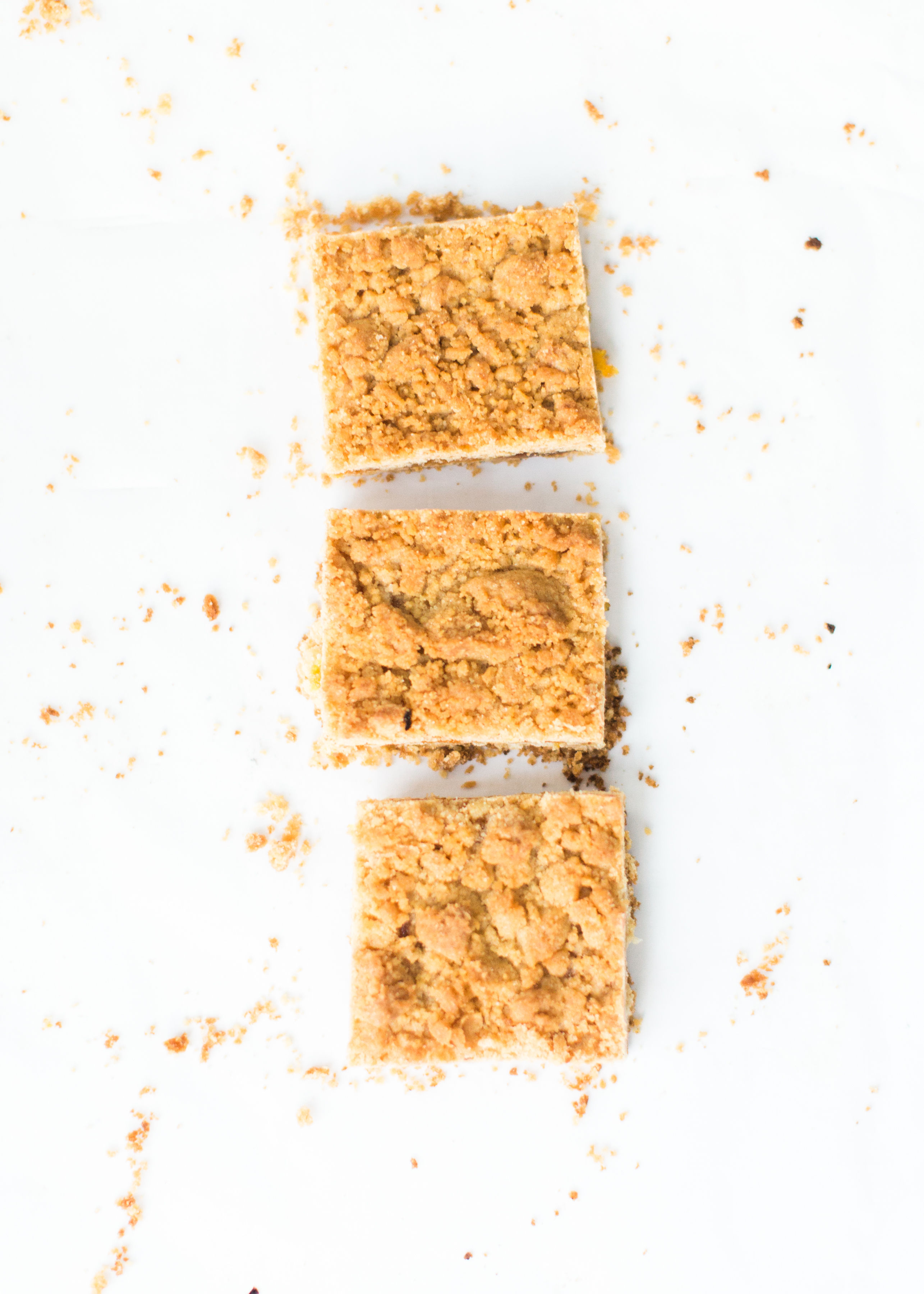 These shortbread crumble jam bars have a delicious shortbread base, a layer of fruity jam, and a buttery, crunchy crumble topping. Perfect for your next brunch or party! Click through for the recipe. | glitterinc.com | @glitterinc 