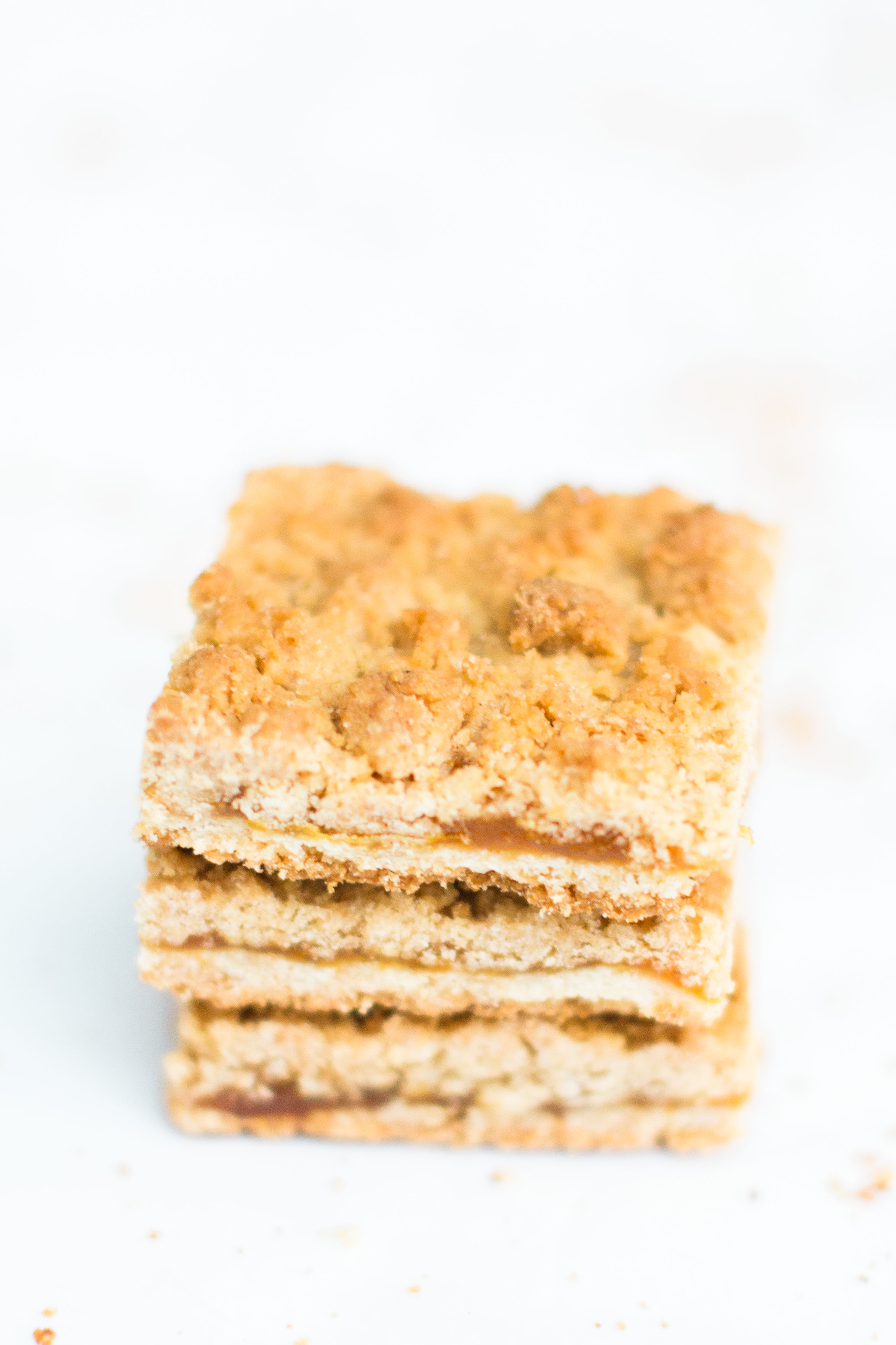 These shortbread crumble jam bars have a delicious shortbread base, a layer of fruity jam, and a buttery, crunchy crumble topping. Perfect for your next brunch or party! Click through for the recipe. | glitterinc.com | @glitterinc 