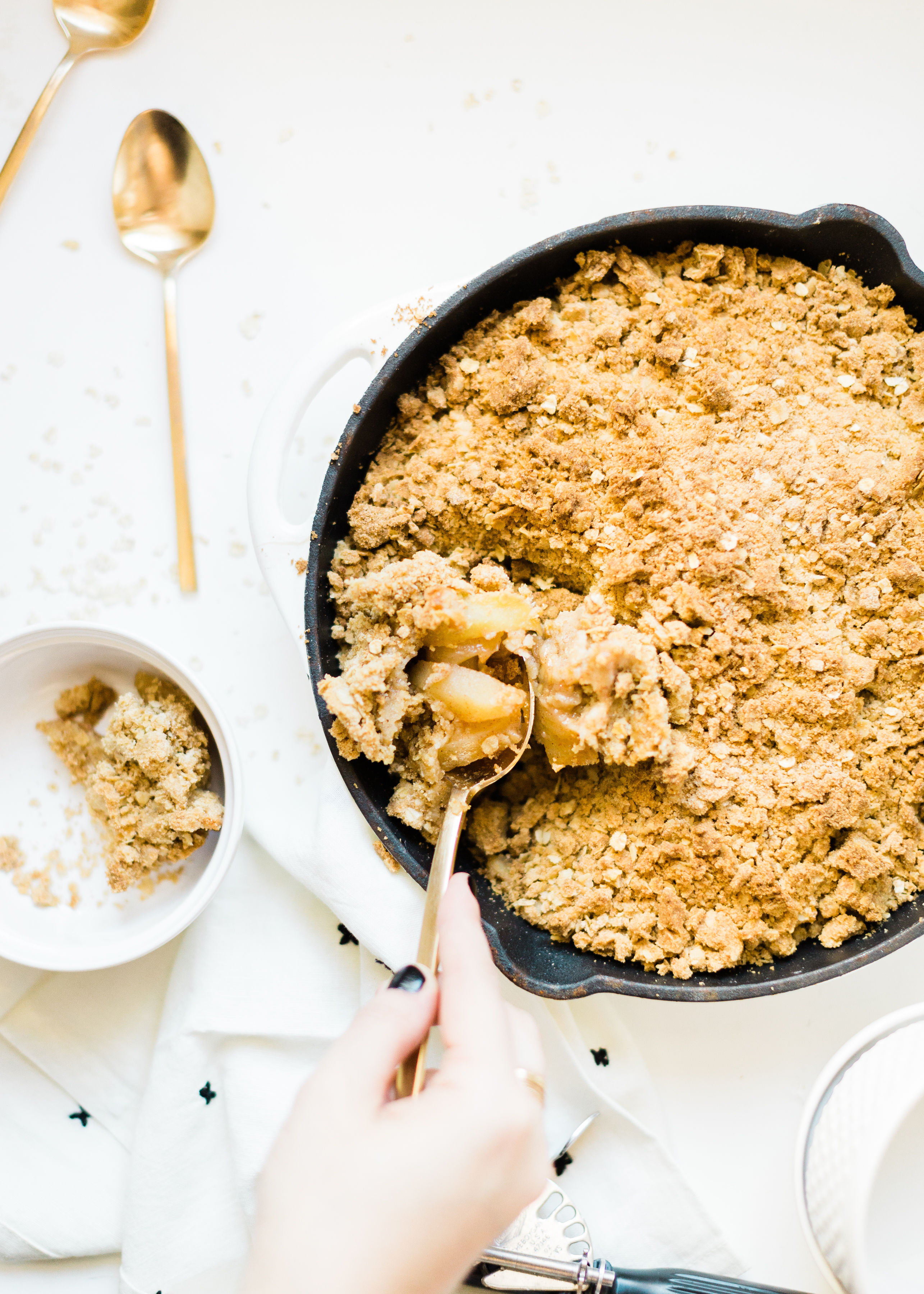 This amazing skillet apple crumble is filled with juicy apples baked into sticky, caramel-y, gooey perfection, and topped with a buttery crisp meets crumble topping that is decadently crumbly, a little bit doughy, with plenty of crunch. Click through for the #recipe. #crumble #crisp #applecrumble #applecrisp #fruitcrumble #fruitcrisp #dessert #skilletcrumble #skilletcrisp #skilletdessert | glitterinc.com | @glitterinc