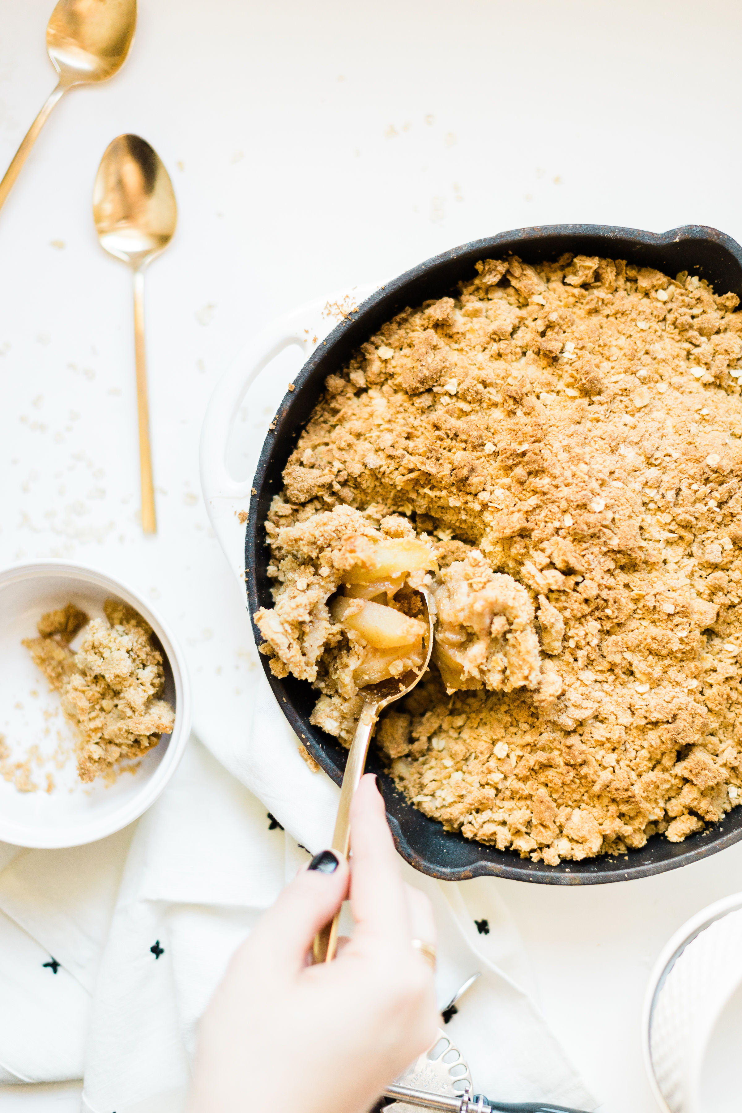 Apple crisp, a classic dessert recipe