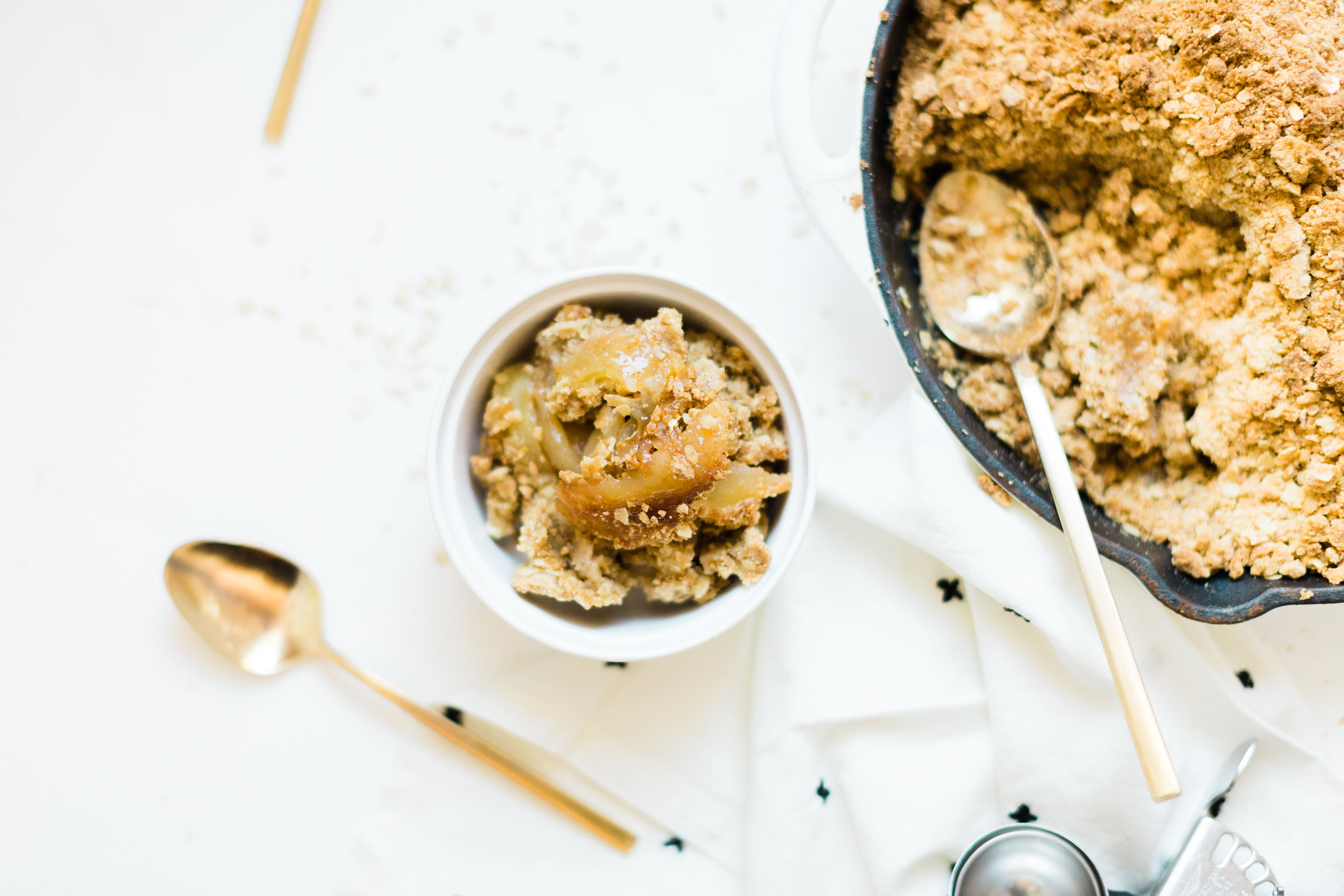 Apple crisp, a classic dessert recipe